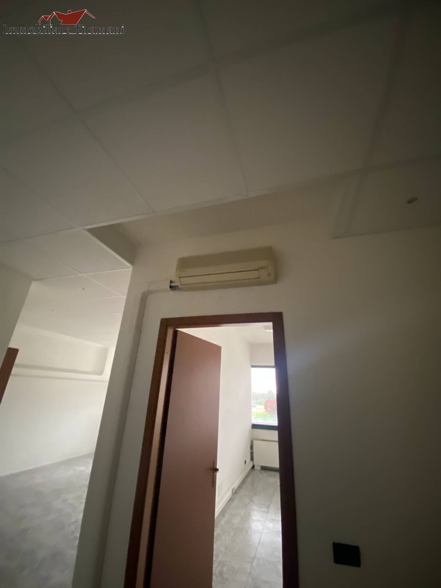 Ufficio in affitto a Cadeo, Roveleto