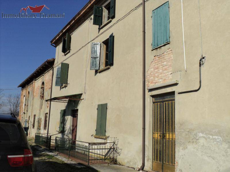 Casa semindipendente in vendita a Lugagnano Val d'Arda