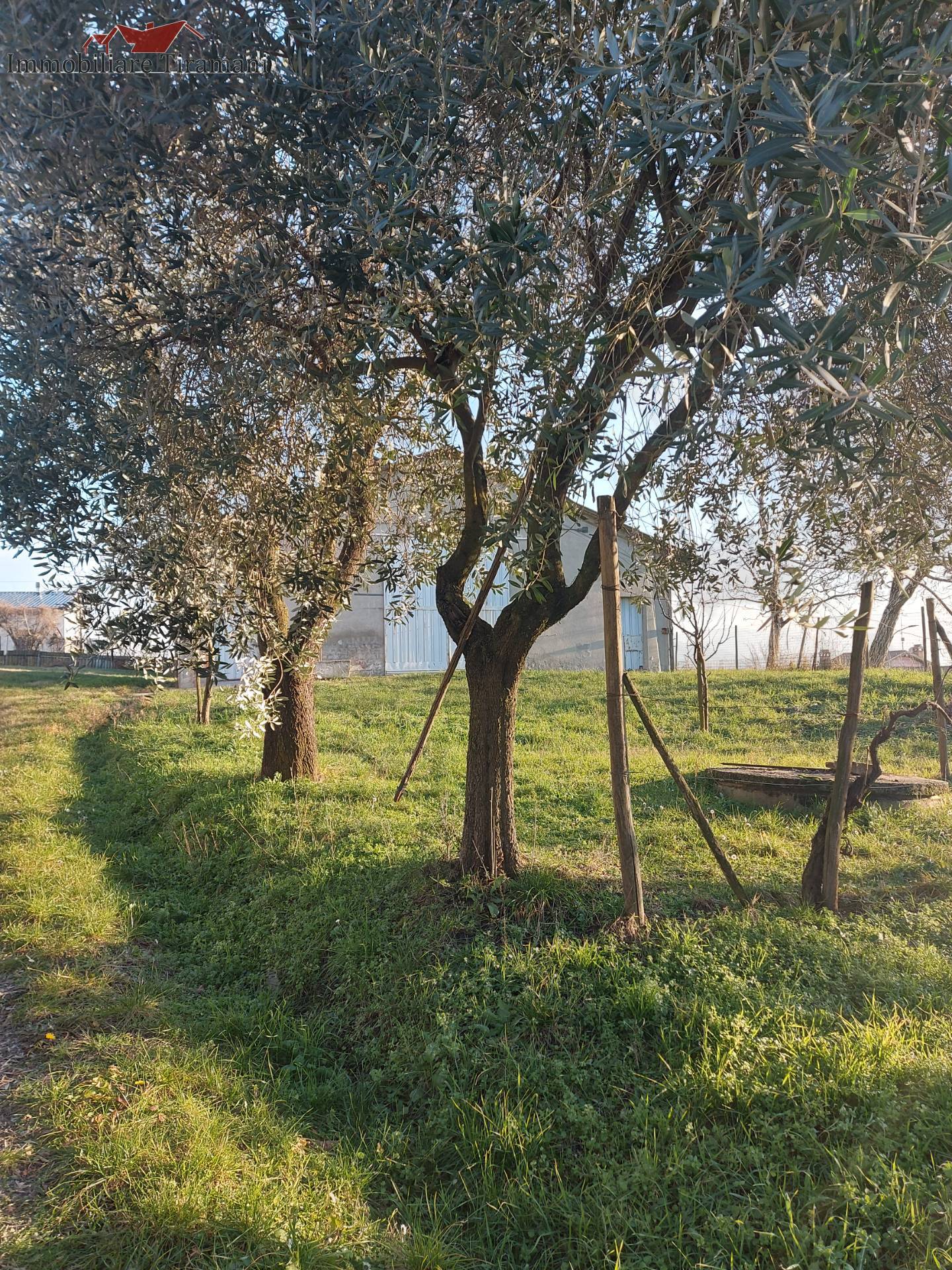 Magazzino in vendita a Borgonovo Val Tidone, Corano