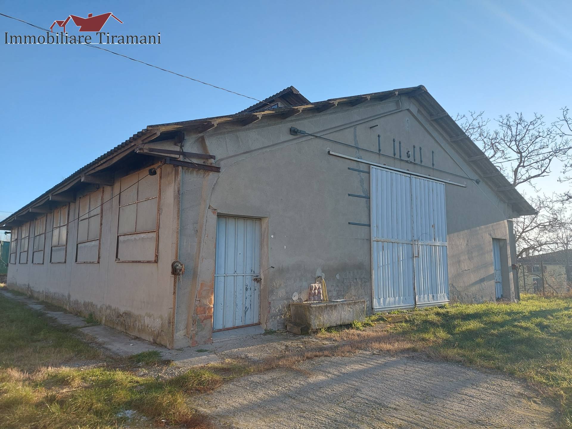 Magazzino in vendita a Borgonovo Val Tidone, Corano