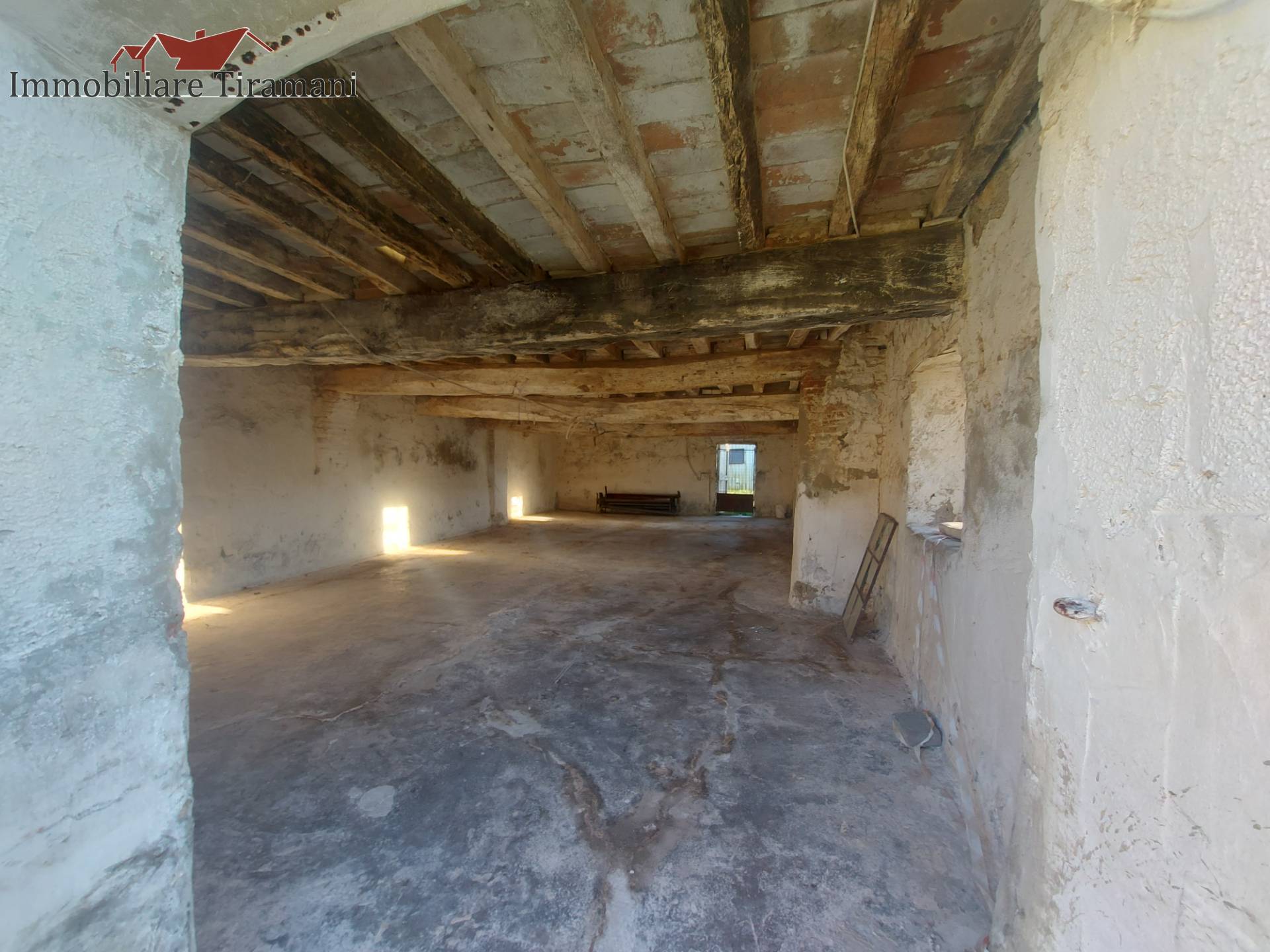 Magazzino in vendita a Borgonovo Val Tidone, Corano
