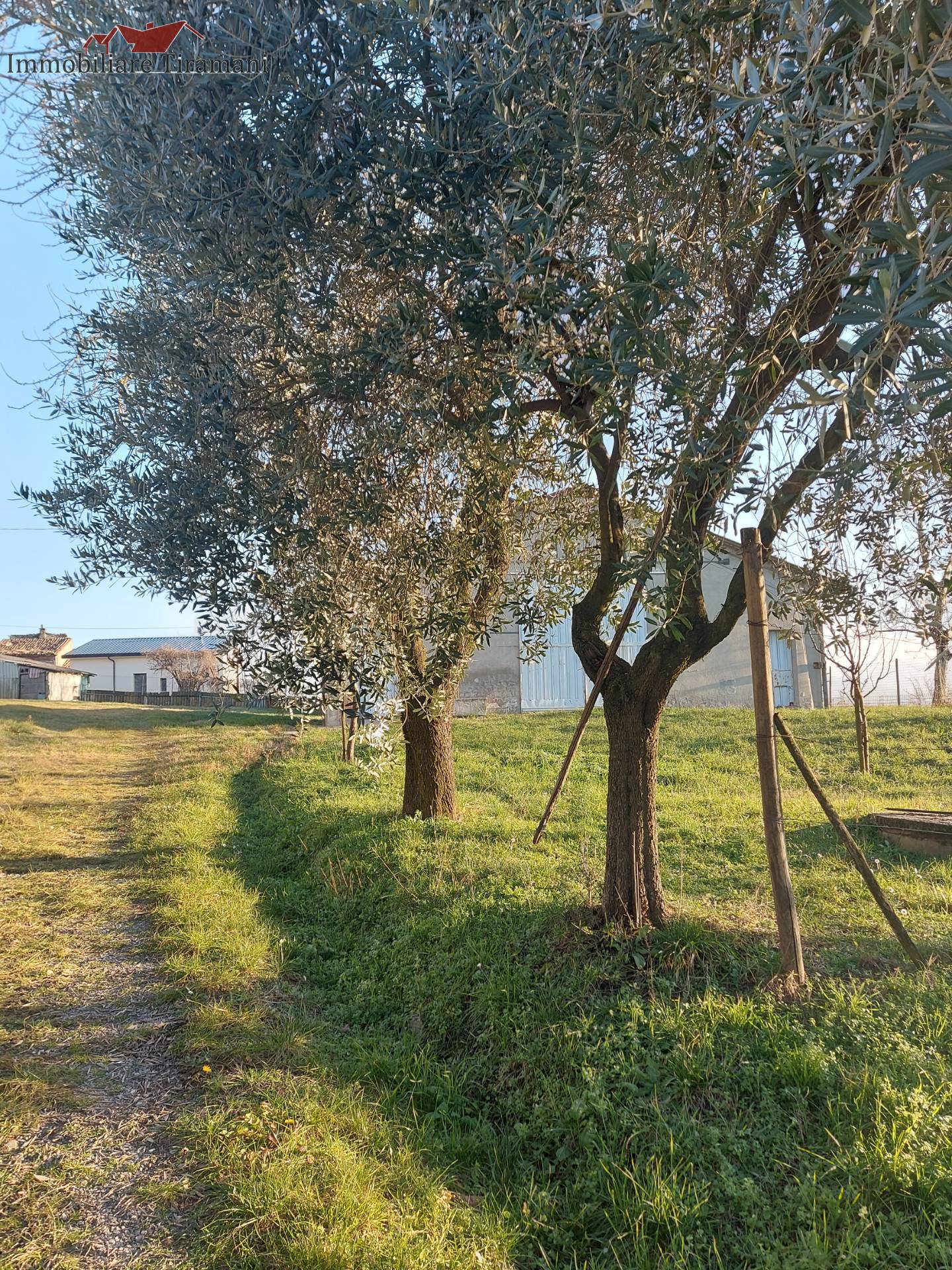 Deposito in vendita a Borgonovo Val Tidone, Corano