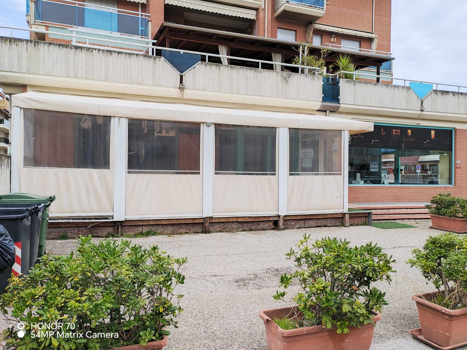 Locale commerciale in vendita a Alba Adriatica, a100 mt dal mare max