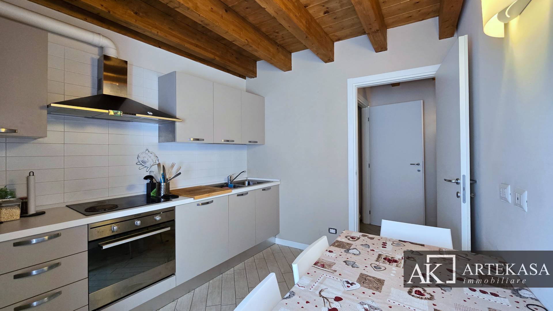 3 LOCALI in vendita a Novara, 1 - Centro