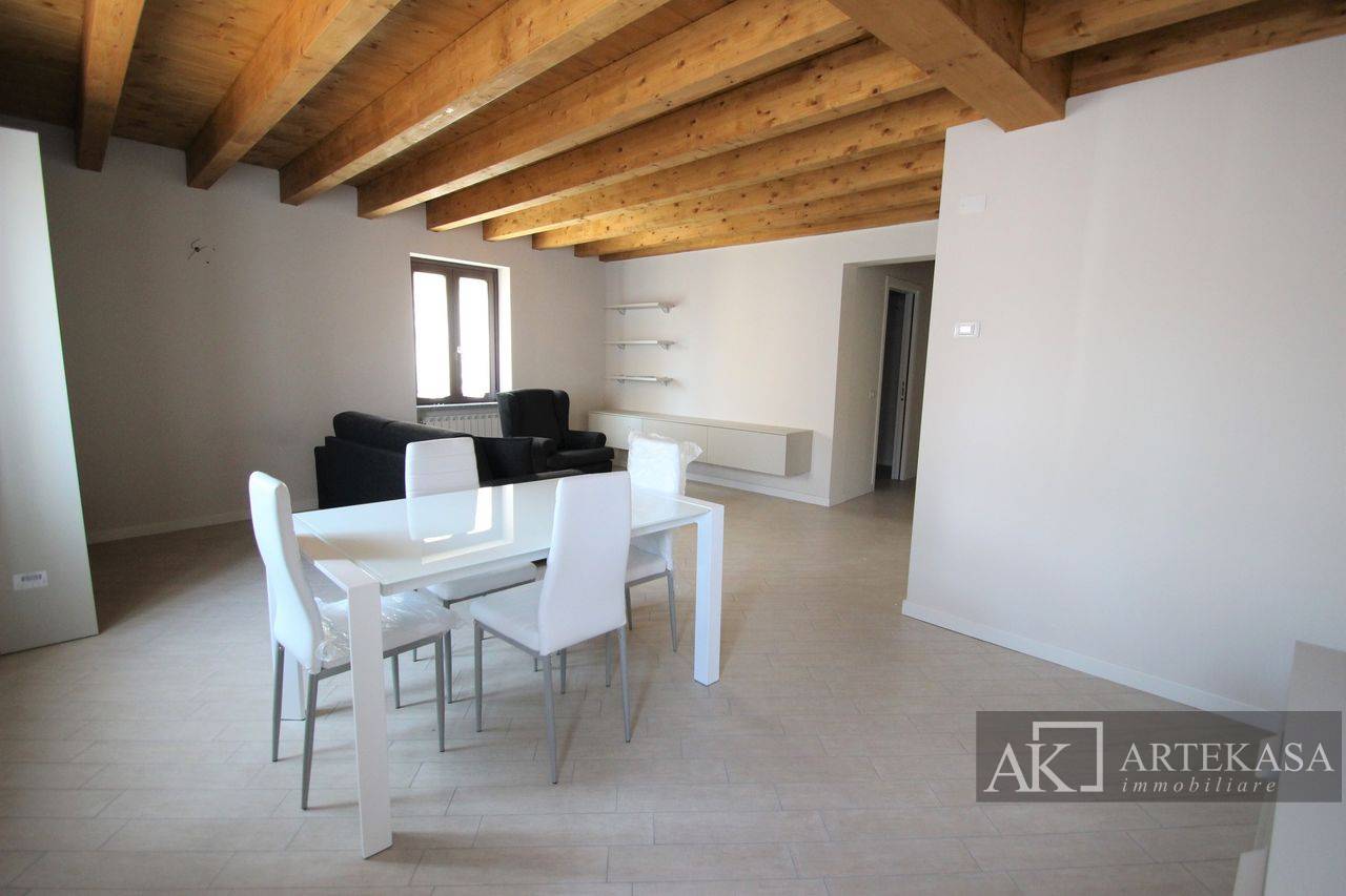 3 LOCALI in affitto a Novara, 1 - Centro