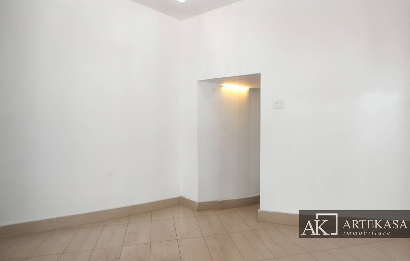 Negozio in affitto a Novara, 1 - Centro