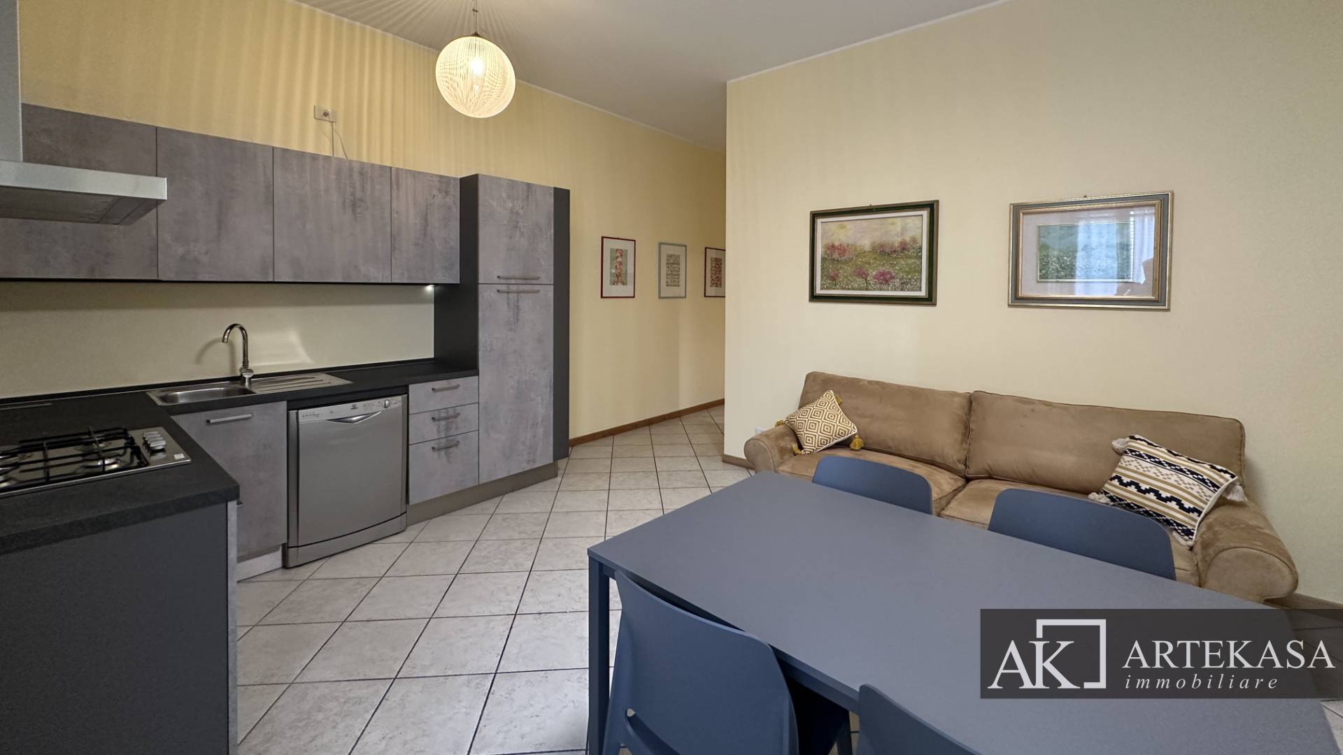 3 LOCALI in affitto a Novara, 1 - Centro