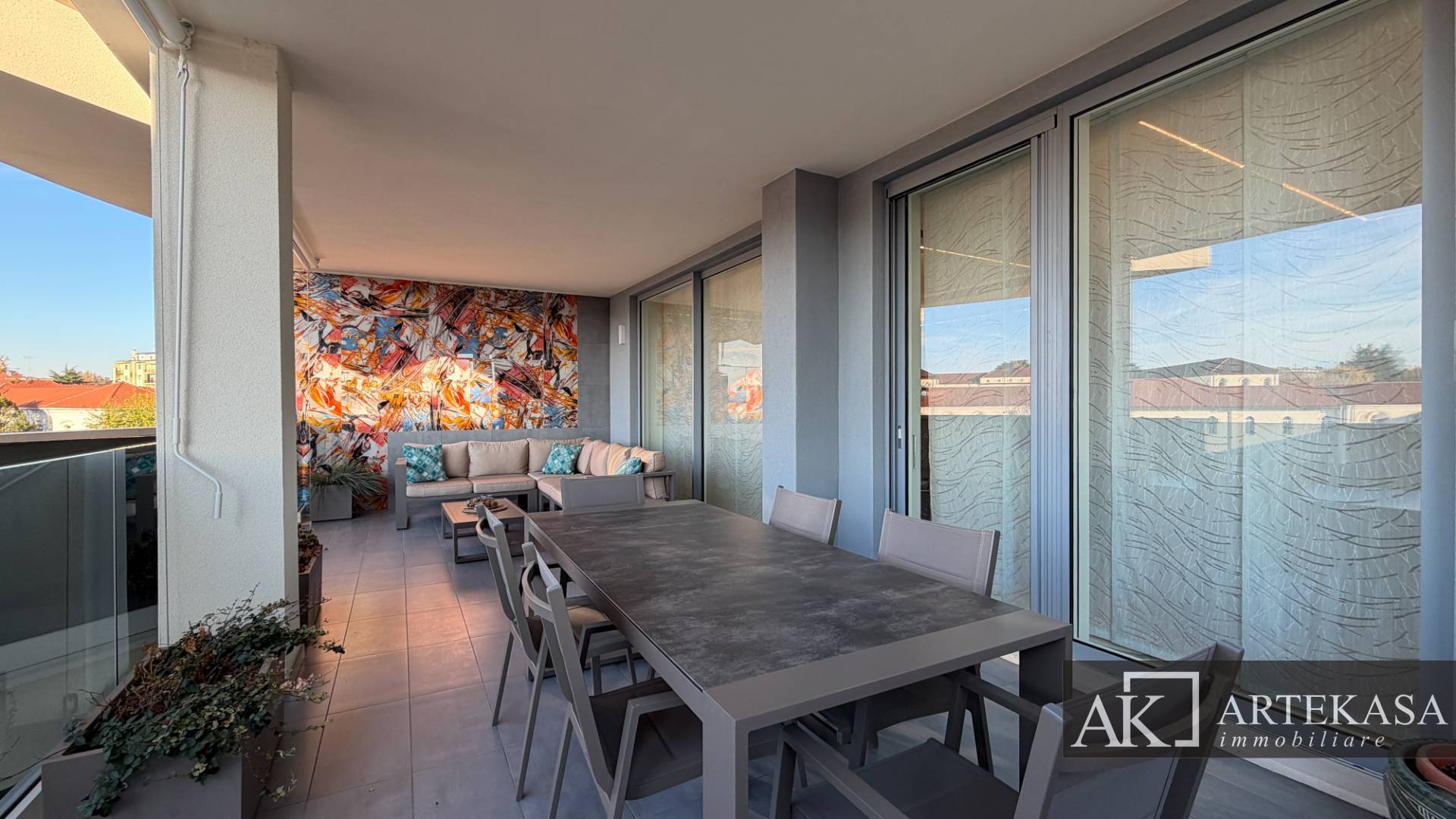 OLTRE 5 LOCALI in vendita a Novara, 2 - Porta Mortara