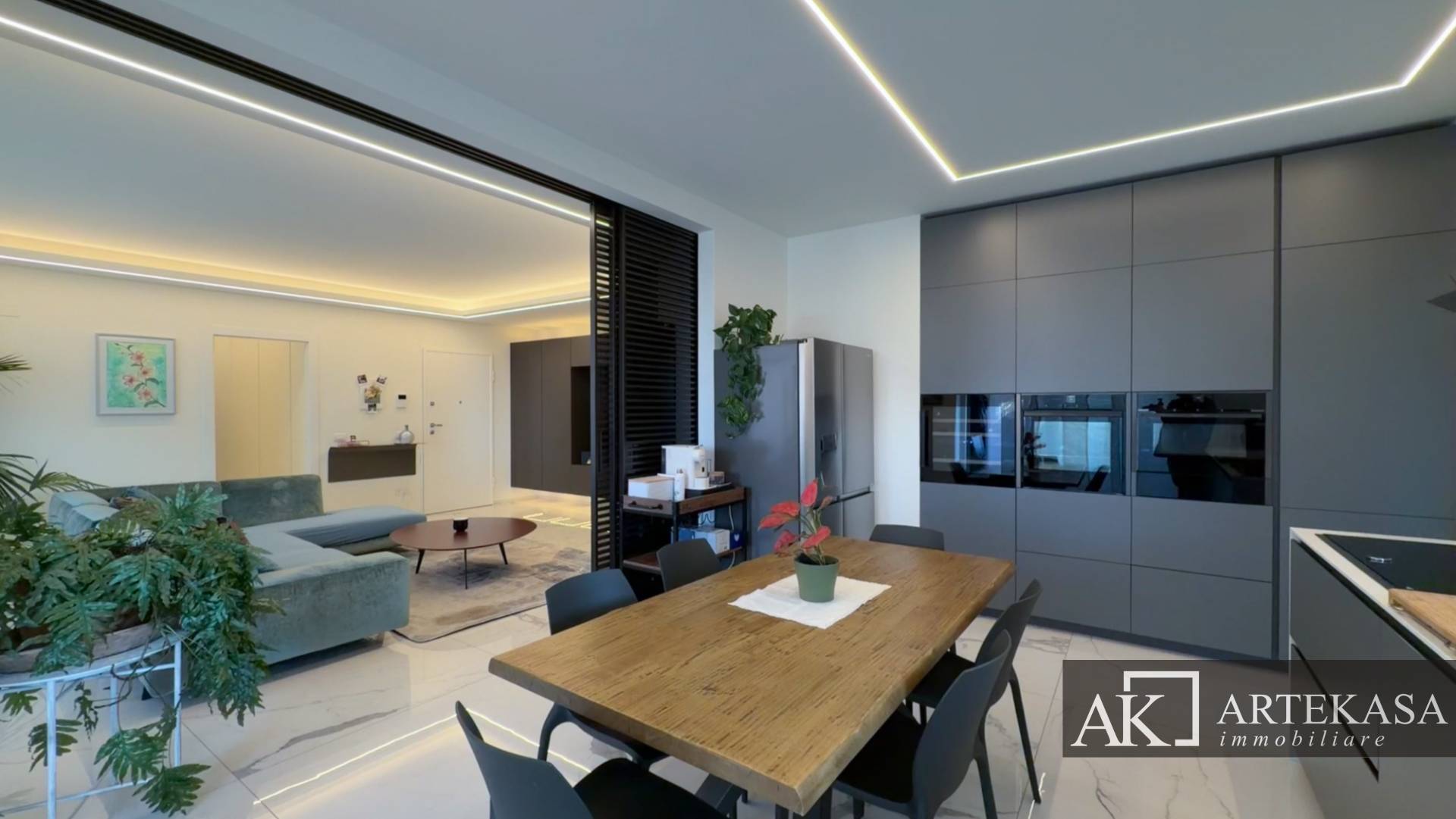 OLTRE 5 LOCALI in vendita a Novara, 2 - Porta Mortara