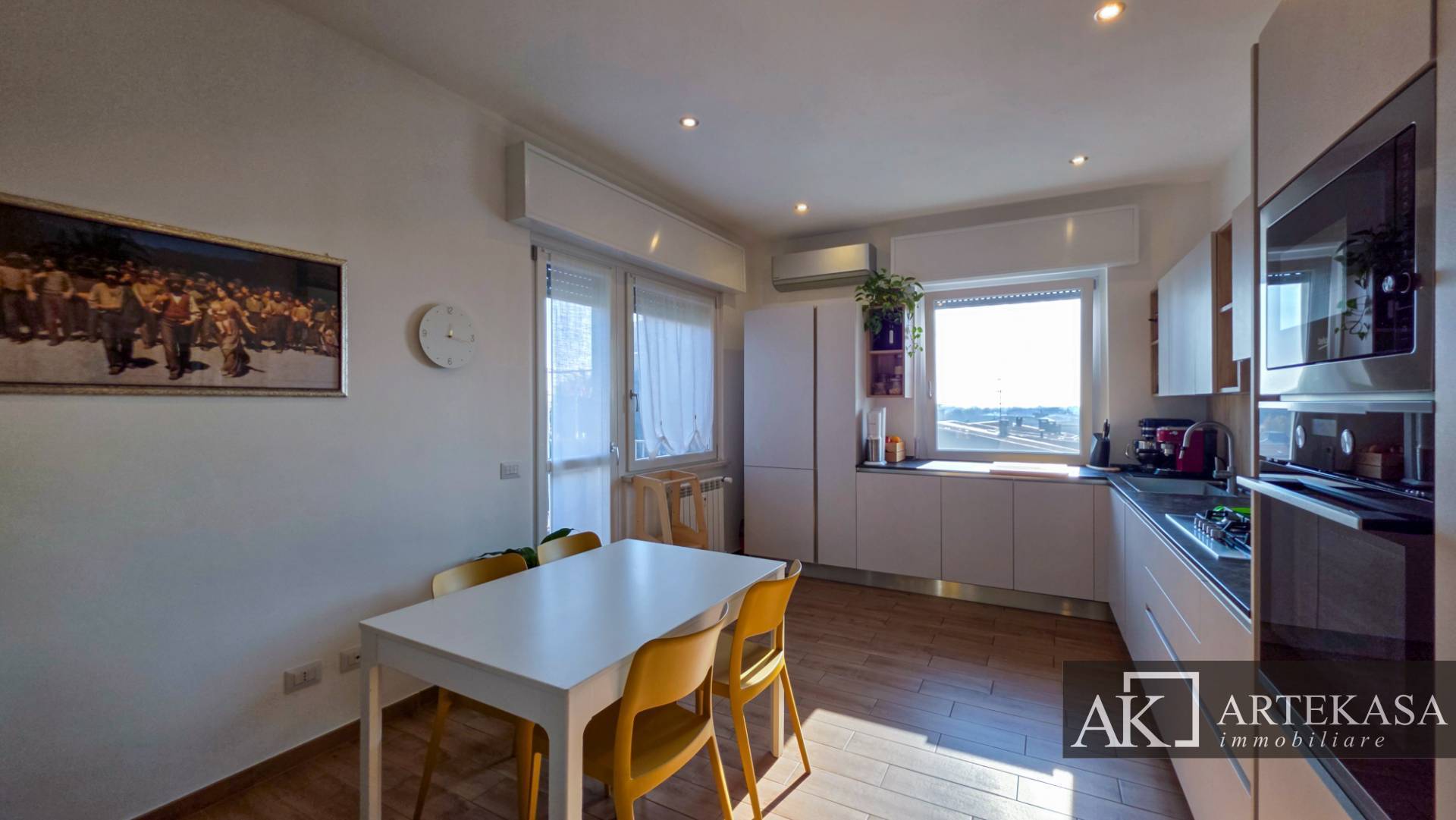 3 LOCALI in vendita a Novara, 2 - Porta Mortara