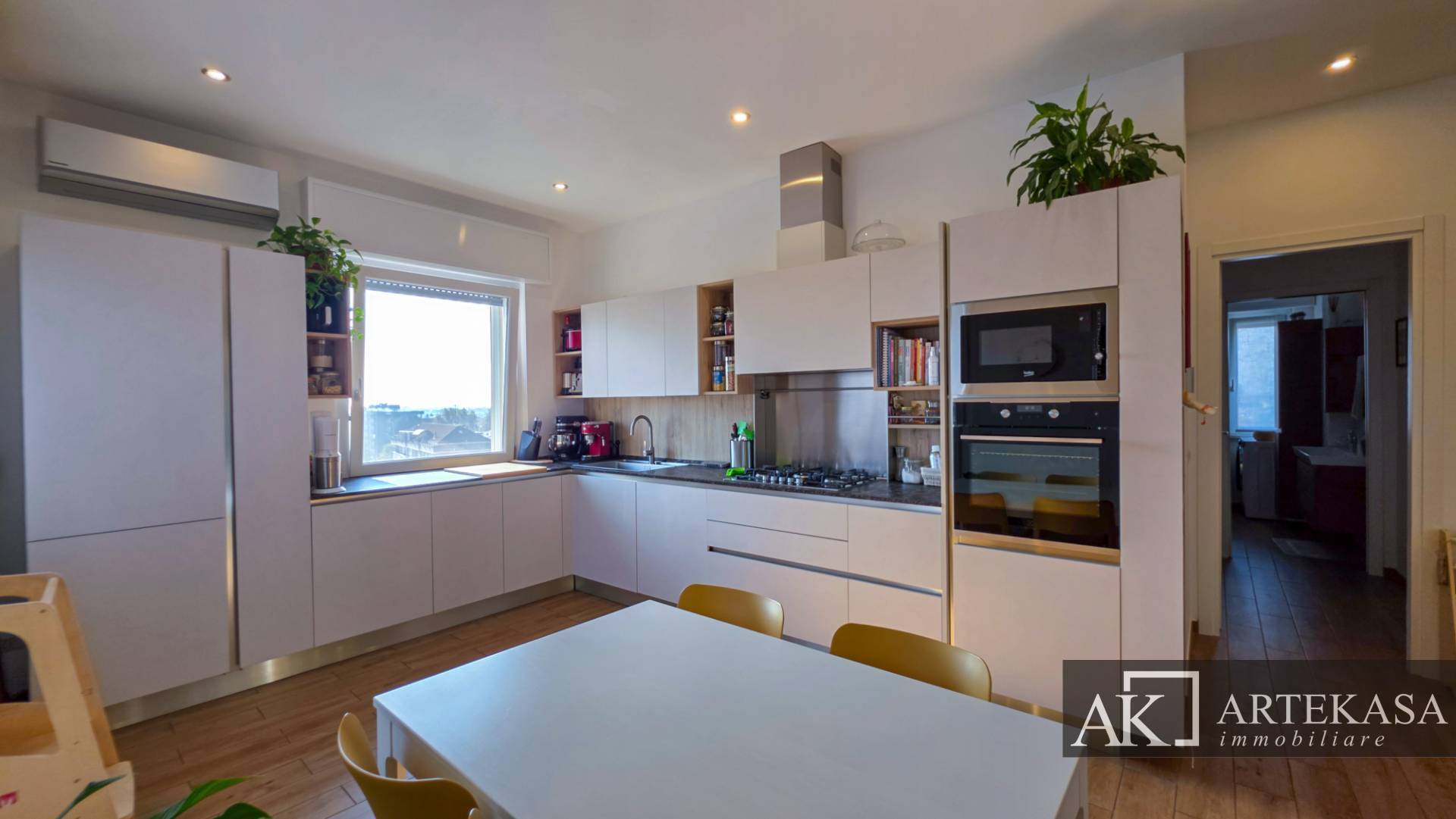 3 LOCALI in vendita a Novara, 2 - Porta Mortara