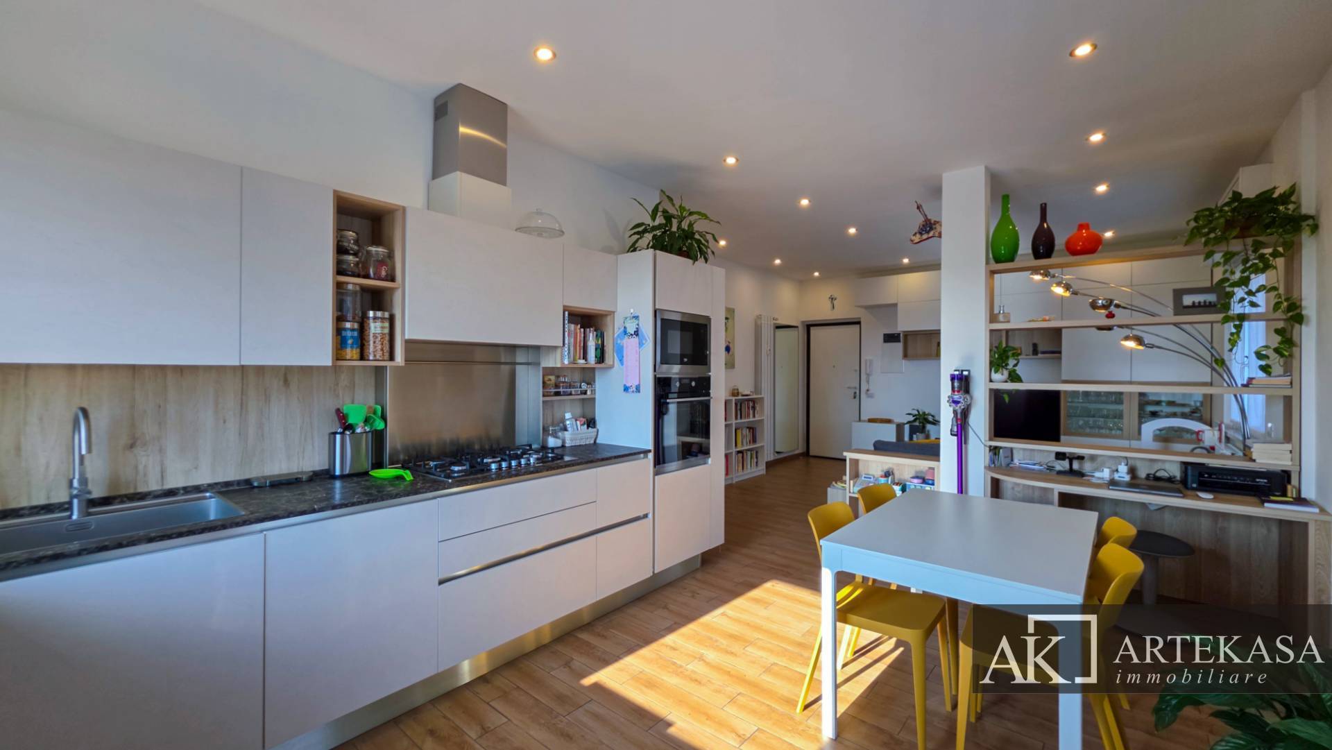 3 LOCALI in vendita a Novara, 2 - Porta Mortara