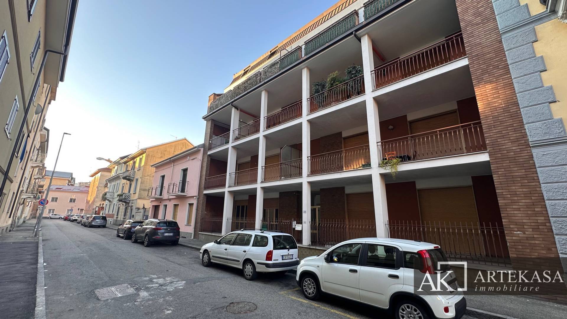 3 LOCALI in vendita a Novara, 2 - Porta Mortara