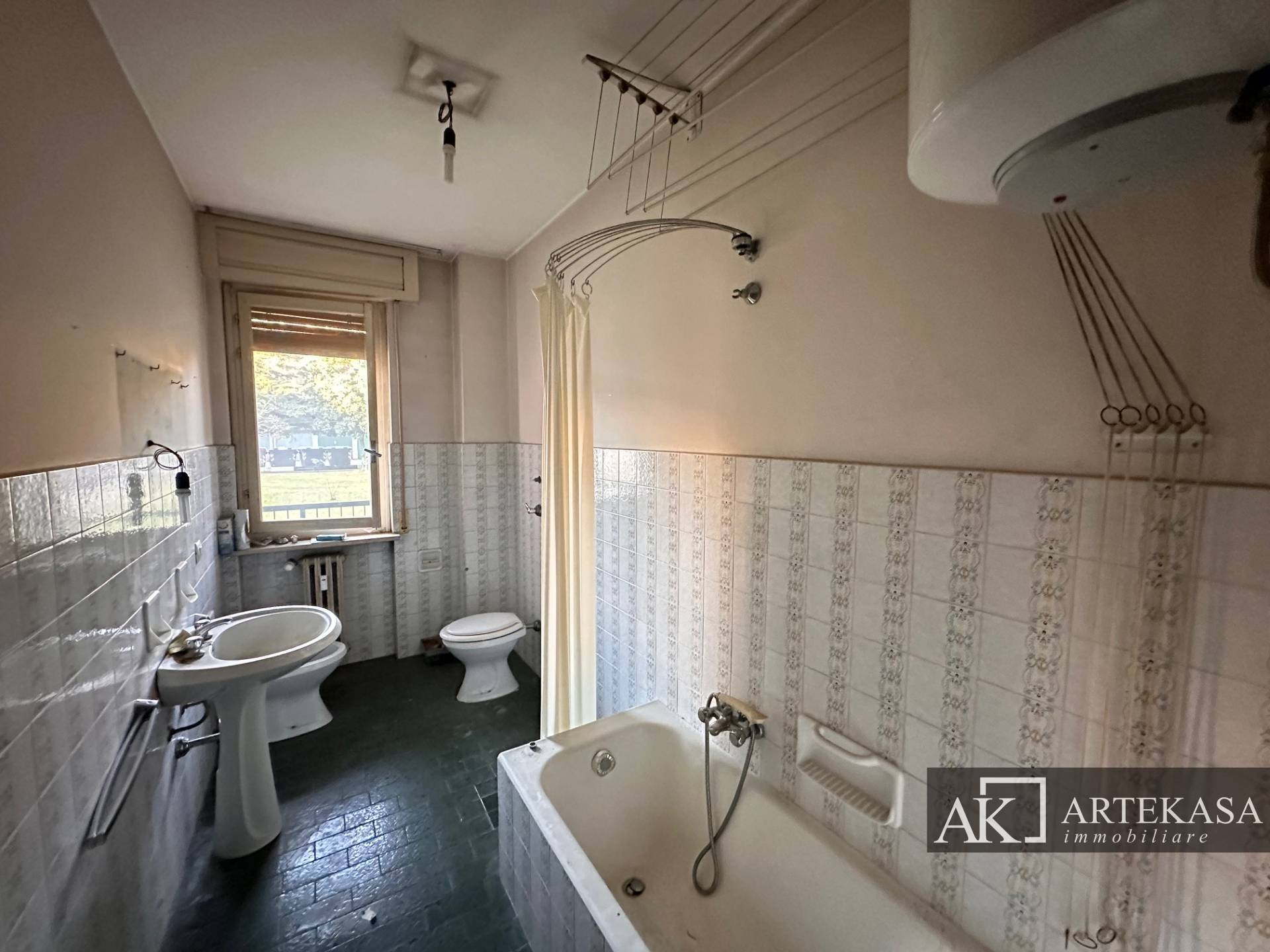 3 LOCALI in vendita a Novara, 2 - Porta Mortara