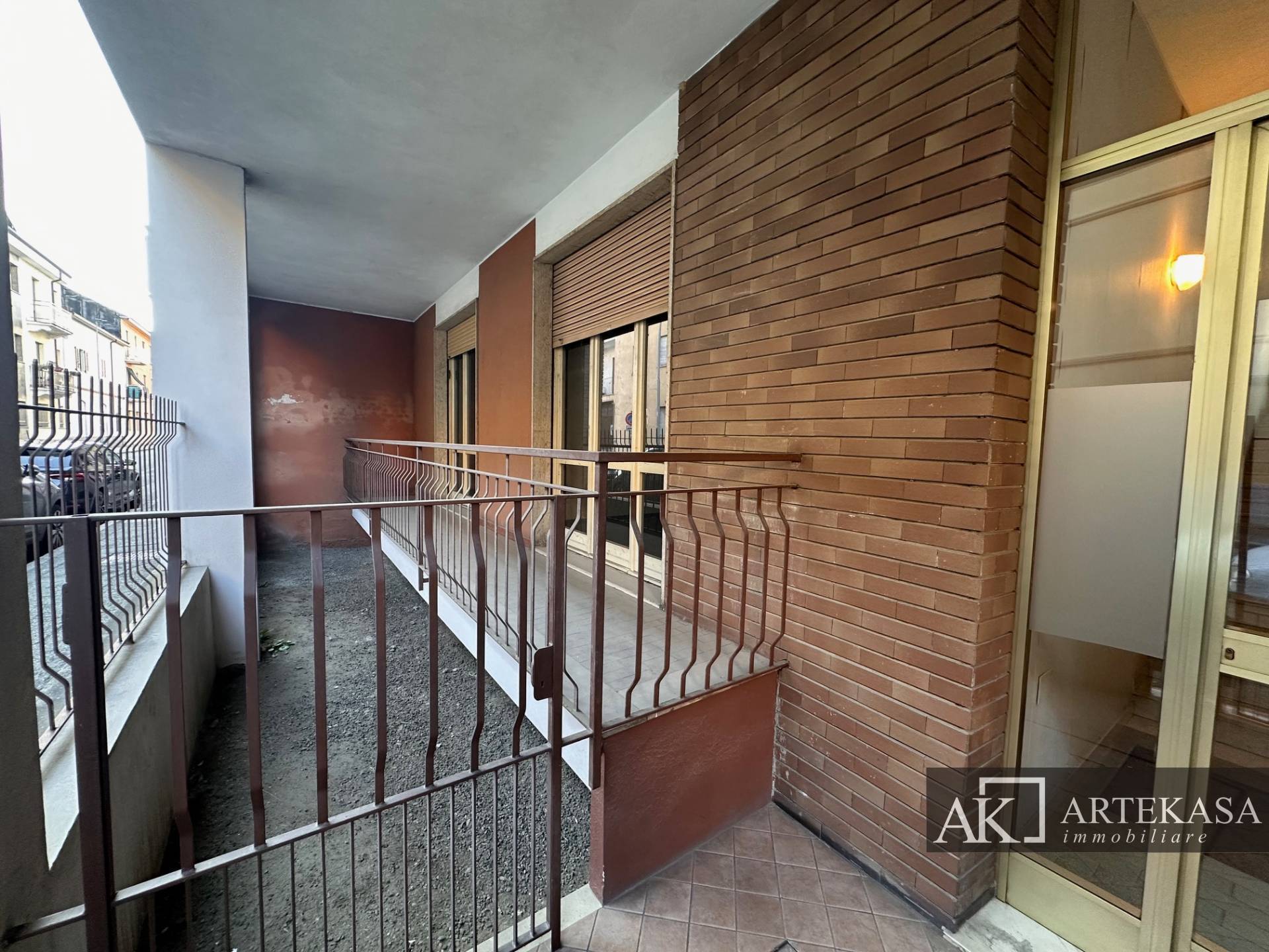 3 LOCALI in vendita a Novara, 2 - Porta Mortara