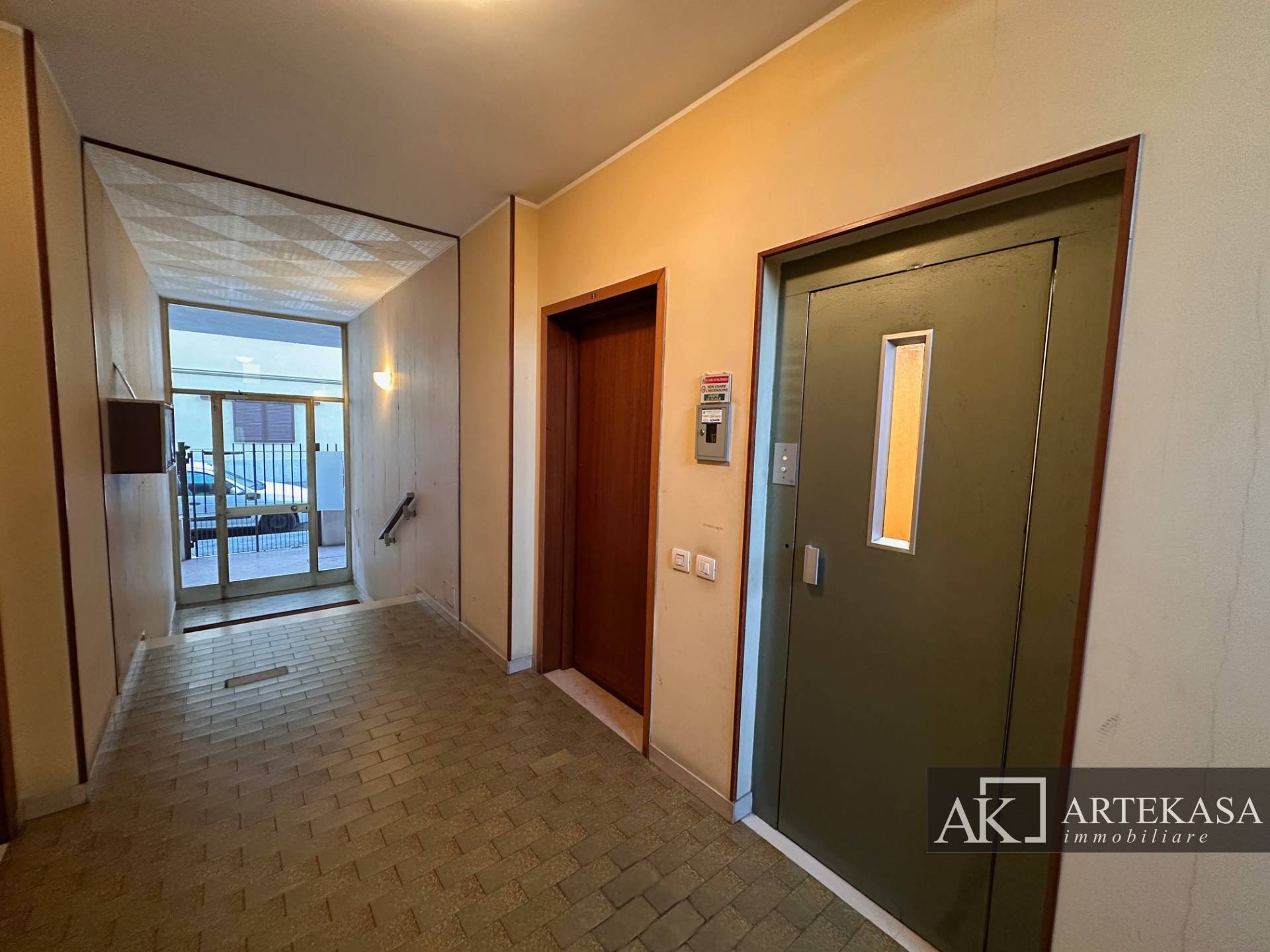 3 LOCALI in vendita a Novara, 2 - Porta Mortara