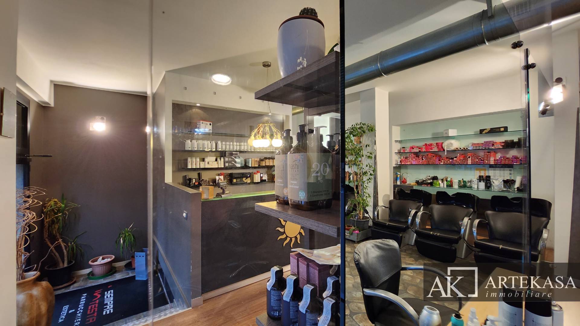 Negozio in vendita a Novara, 2 - Porta Mortara