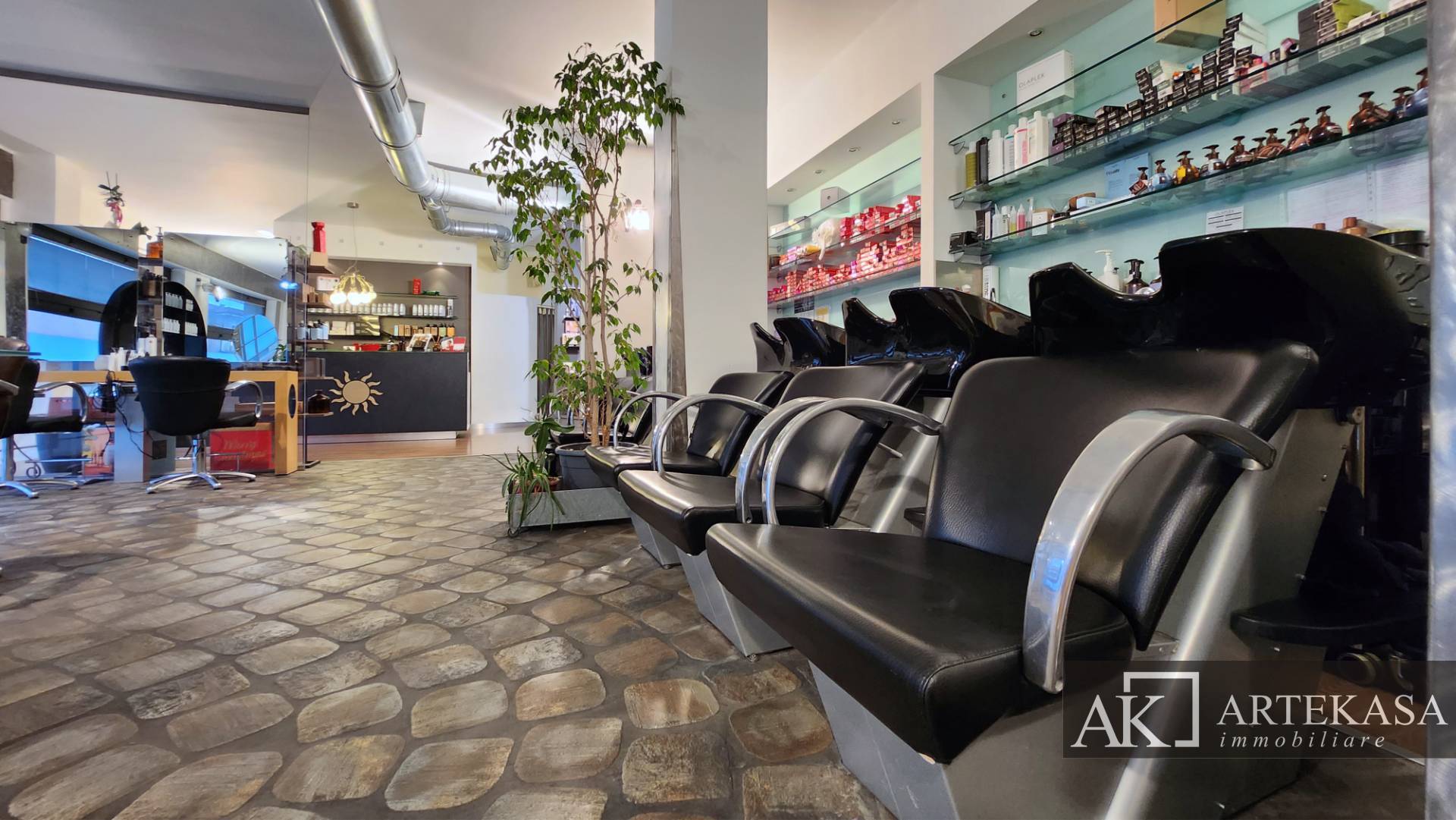 Negozio in vendita a Novara, 2 - Porta Mortara