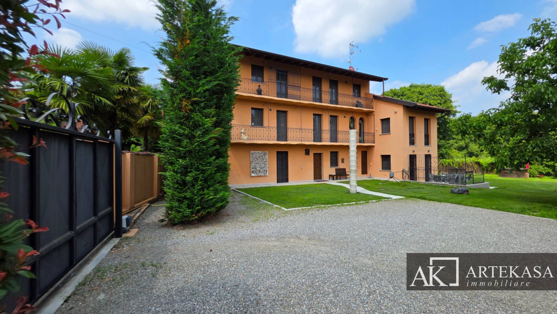 Villa in vendita a Agrate Conturbia