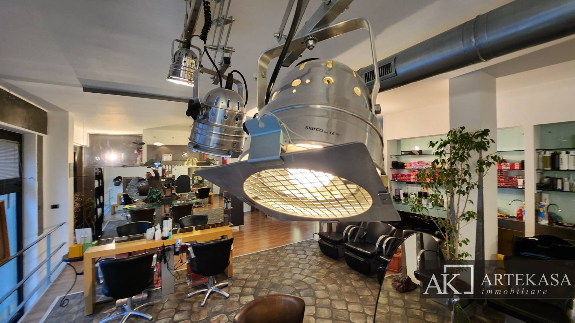 Negozio in vendita a Novara, 2 - Porta Mortara