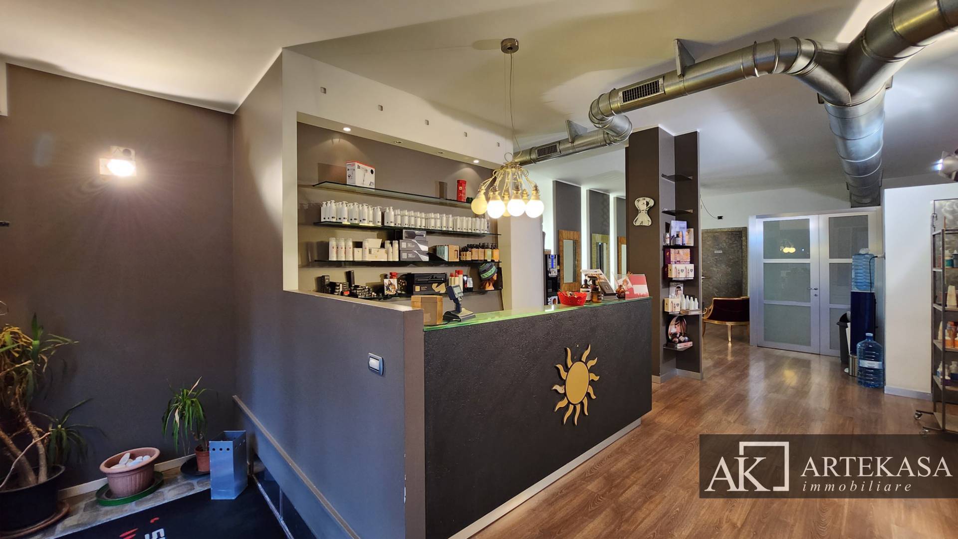 Negozio in vendita a Novara, 2 - Porta Mortara