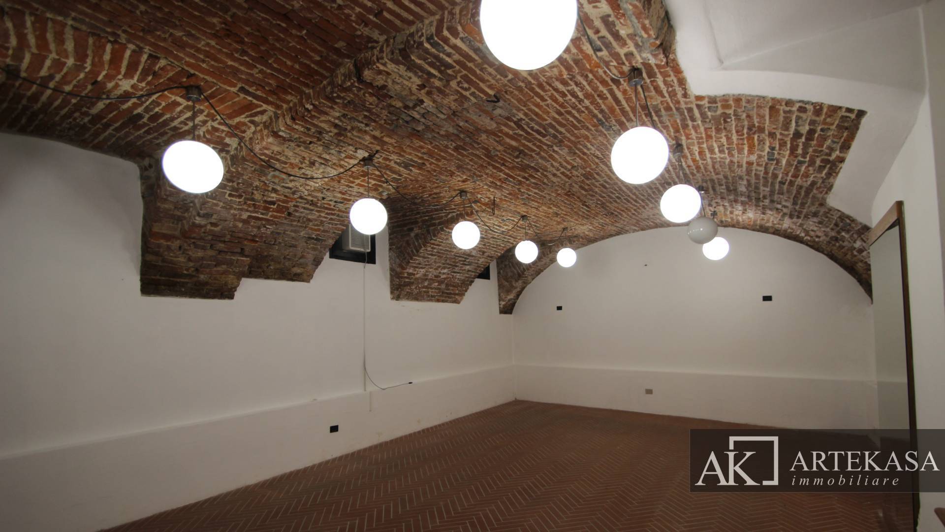 Negozio in affitto a Novara, 1 - Centro