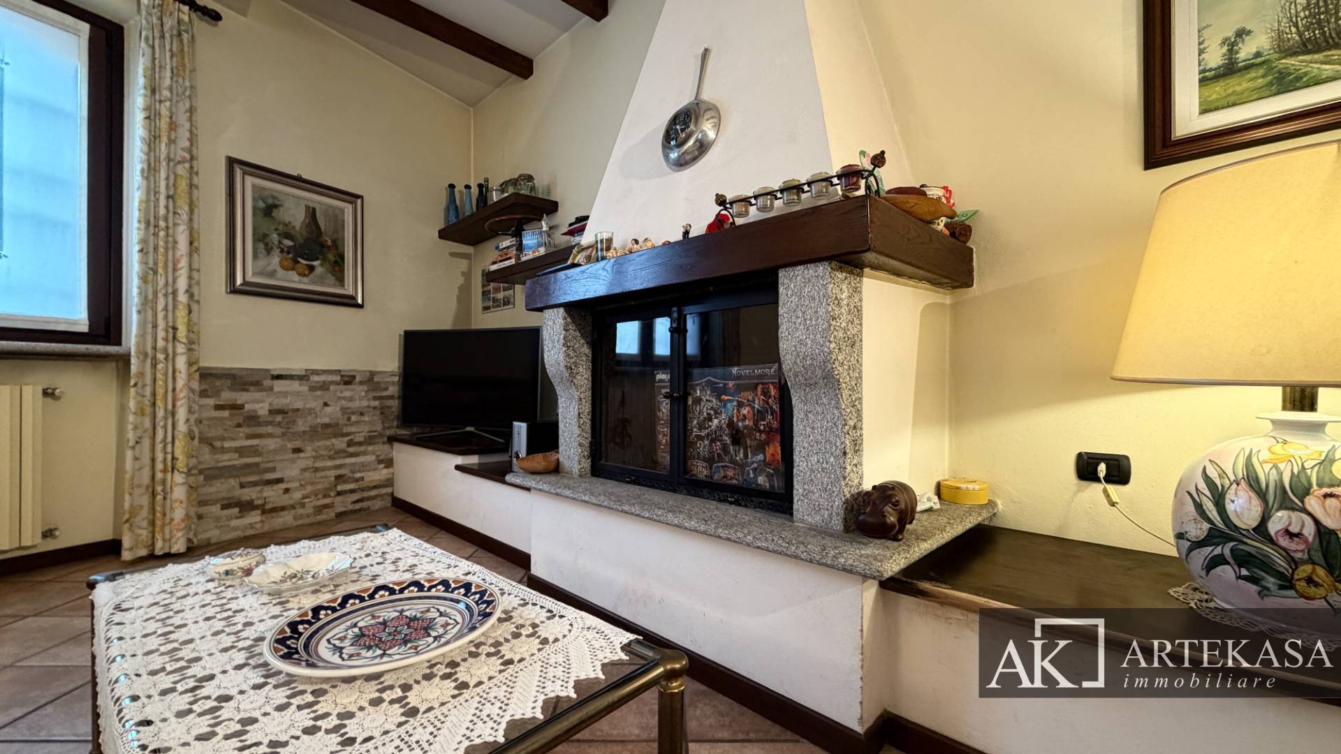 Villa bifamiliare in vendita a Casaleggio Novara