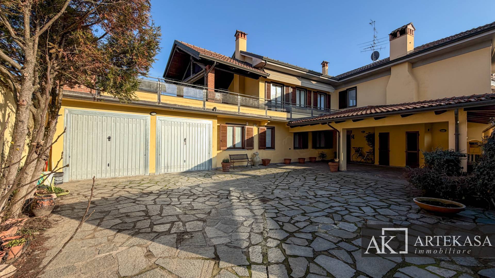 Villa bifamiliare in vendita a Casaleggio Novara