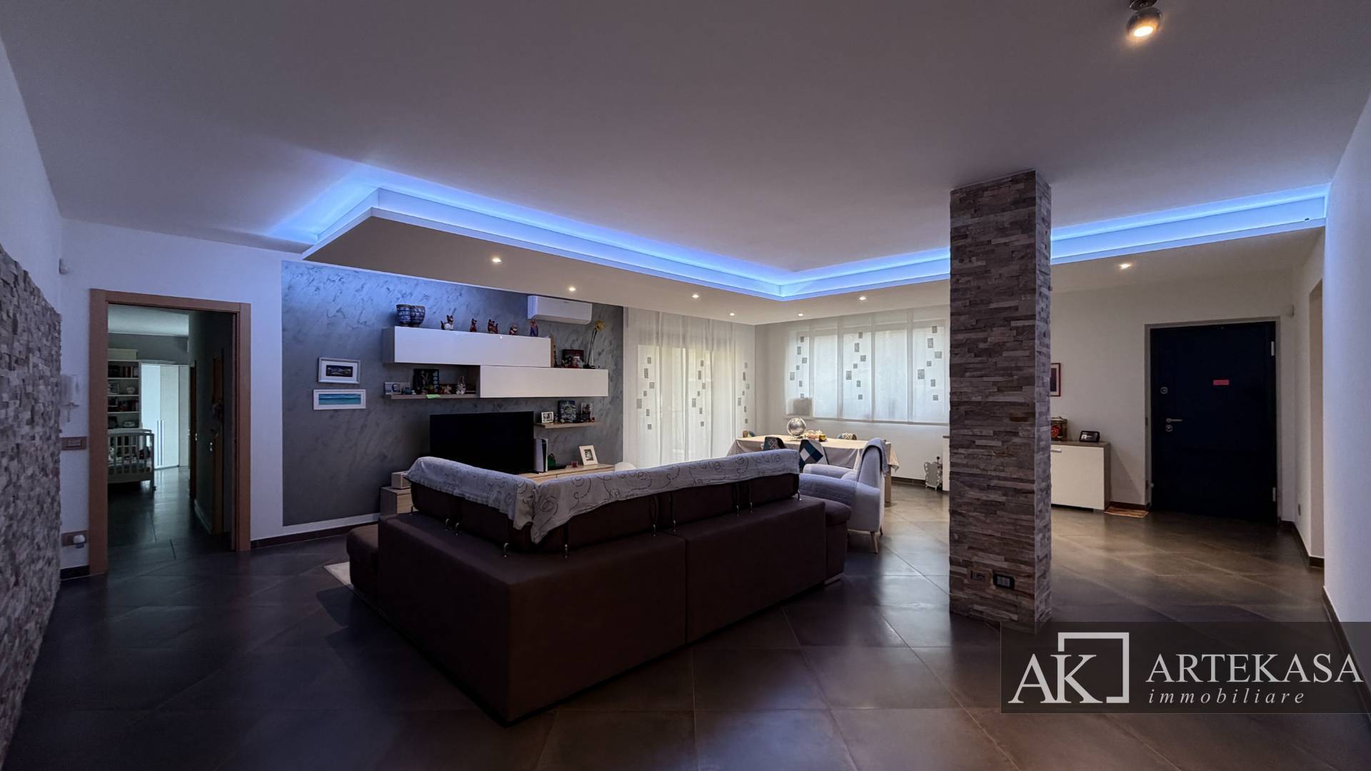 4 LOCALI in vendita a Novara, 2 - Porta Mortara