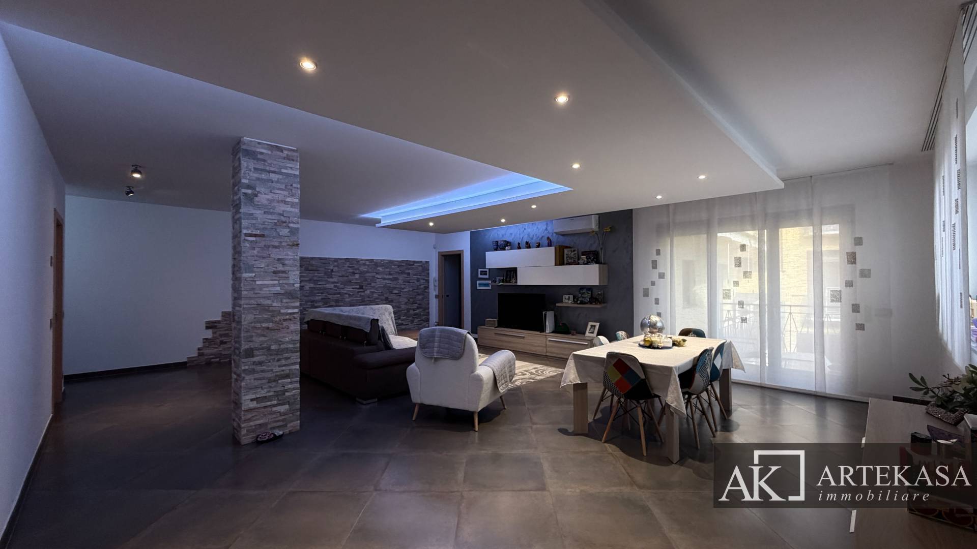 4 LOCALI in vendita a Novara, 2 - Porta Mortara