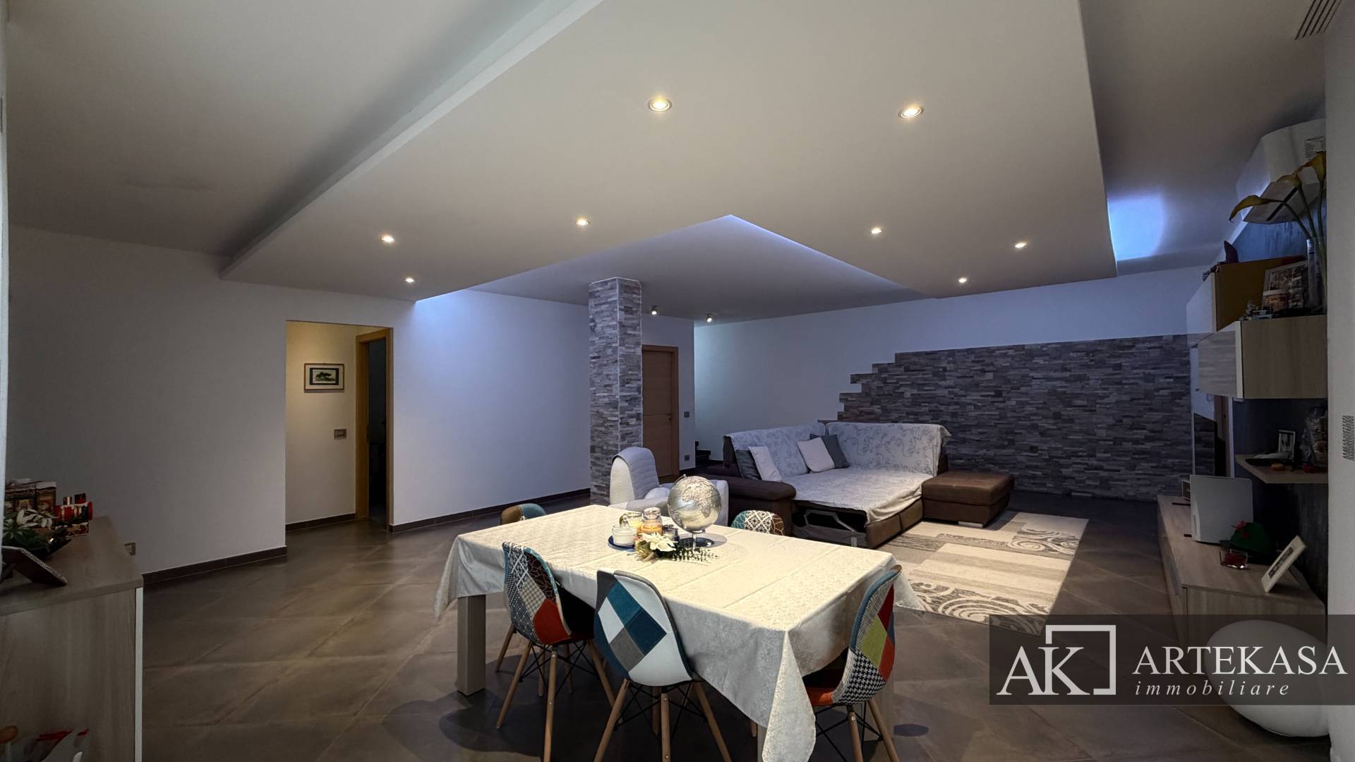 4 LOCALI in vendita a Novara, 2 - Porta Mortara