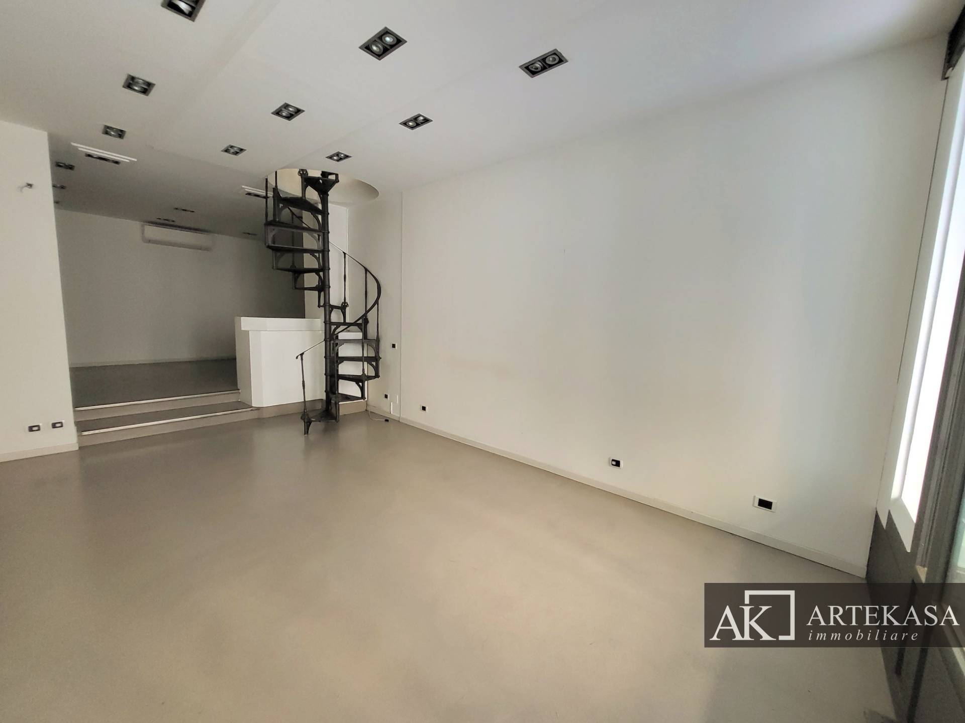 Negozio in affitto a Novara, 1 - Centro