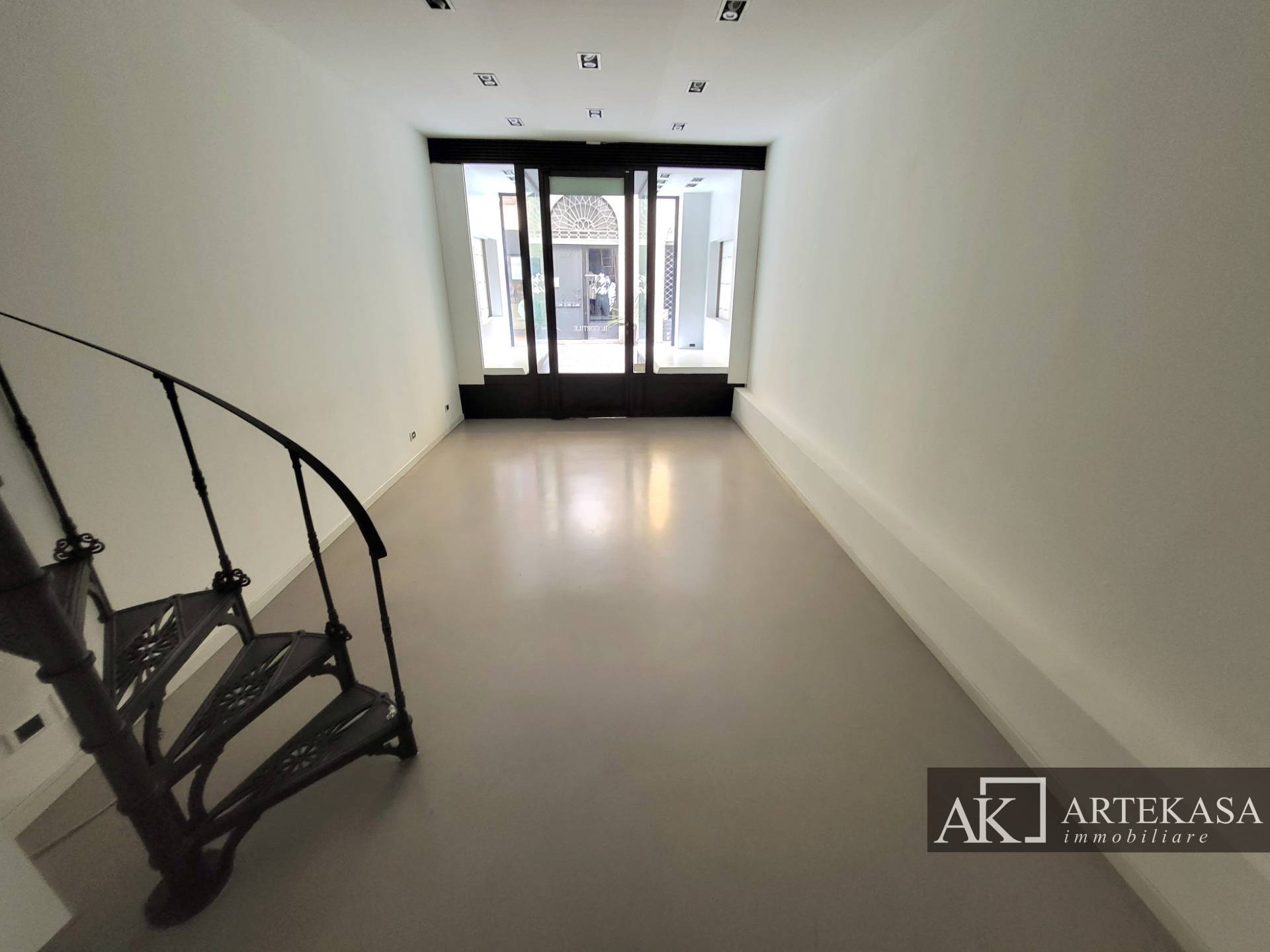 Negozio in affitto a Novara, 1 - Centro