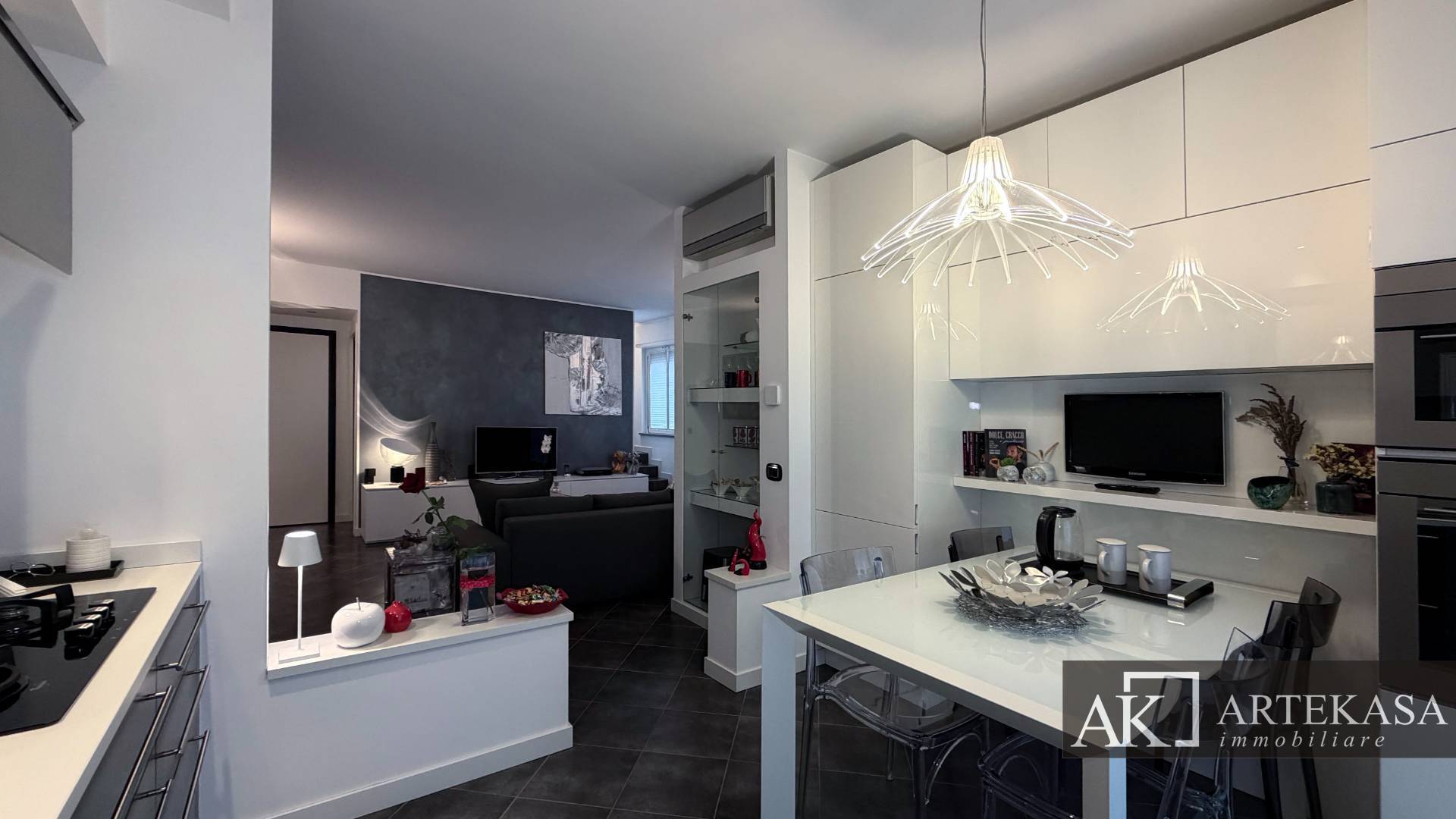 3 LOCALI in vendita a Novara, 2 - Porta Mortara