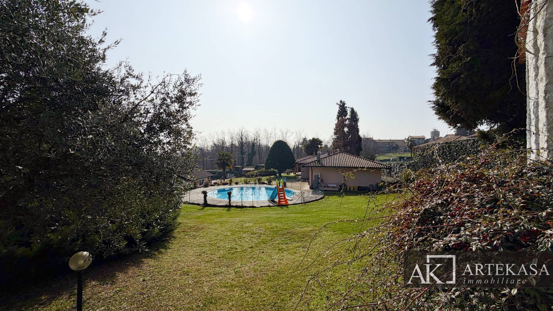 Villa in vendita a Borgo Ticino