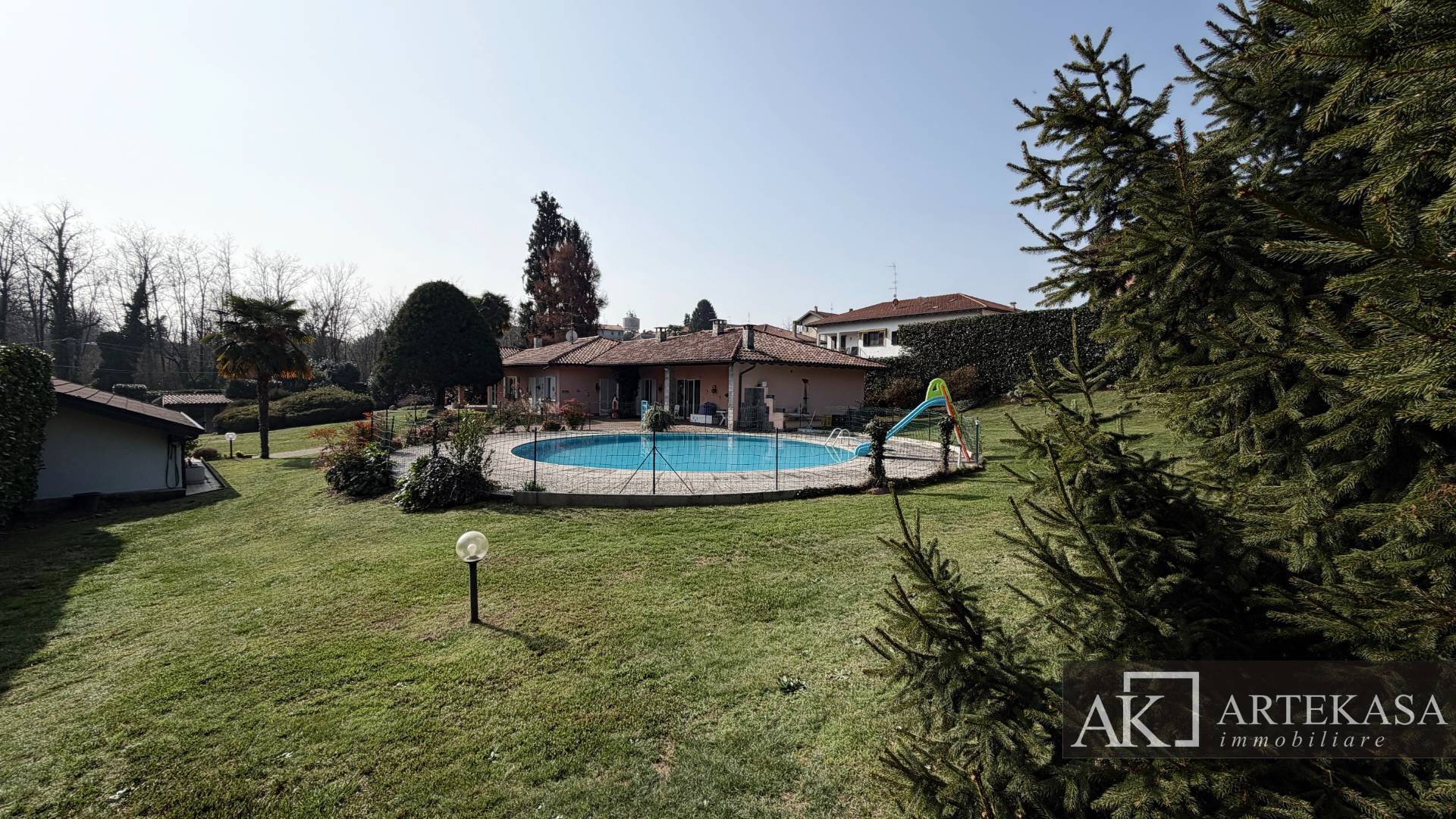 Villa in vendita a Borgo Ticino