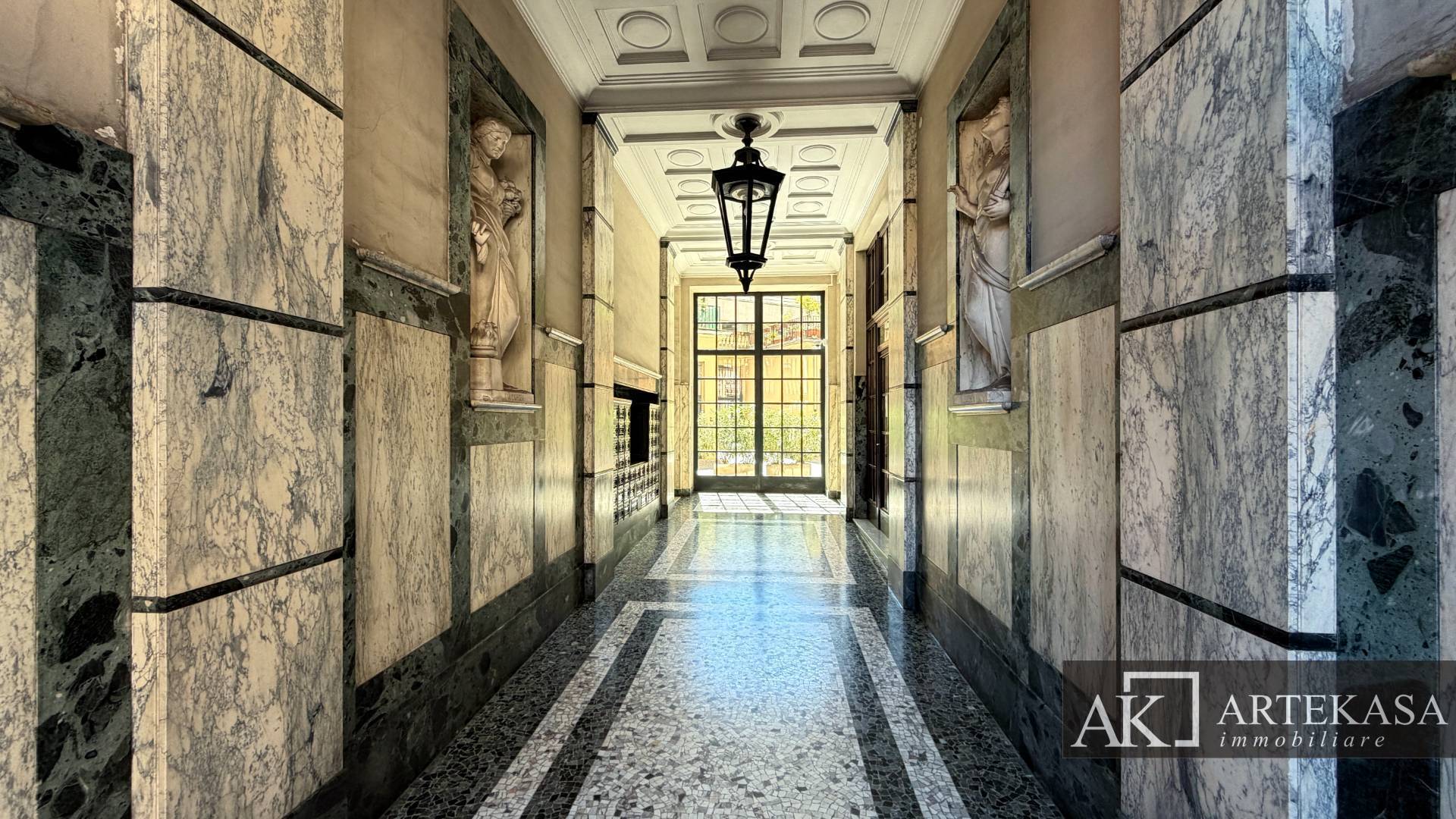 5 LOCALI in vendita a Novara, 1 - Centro