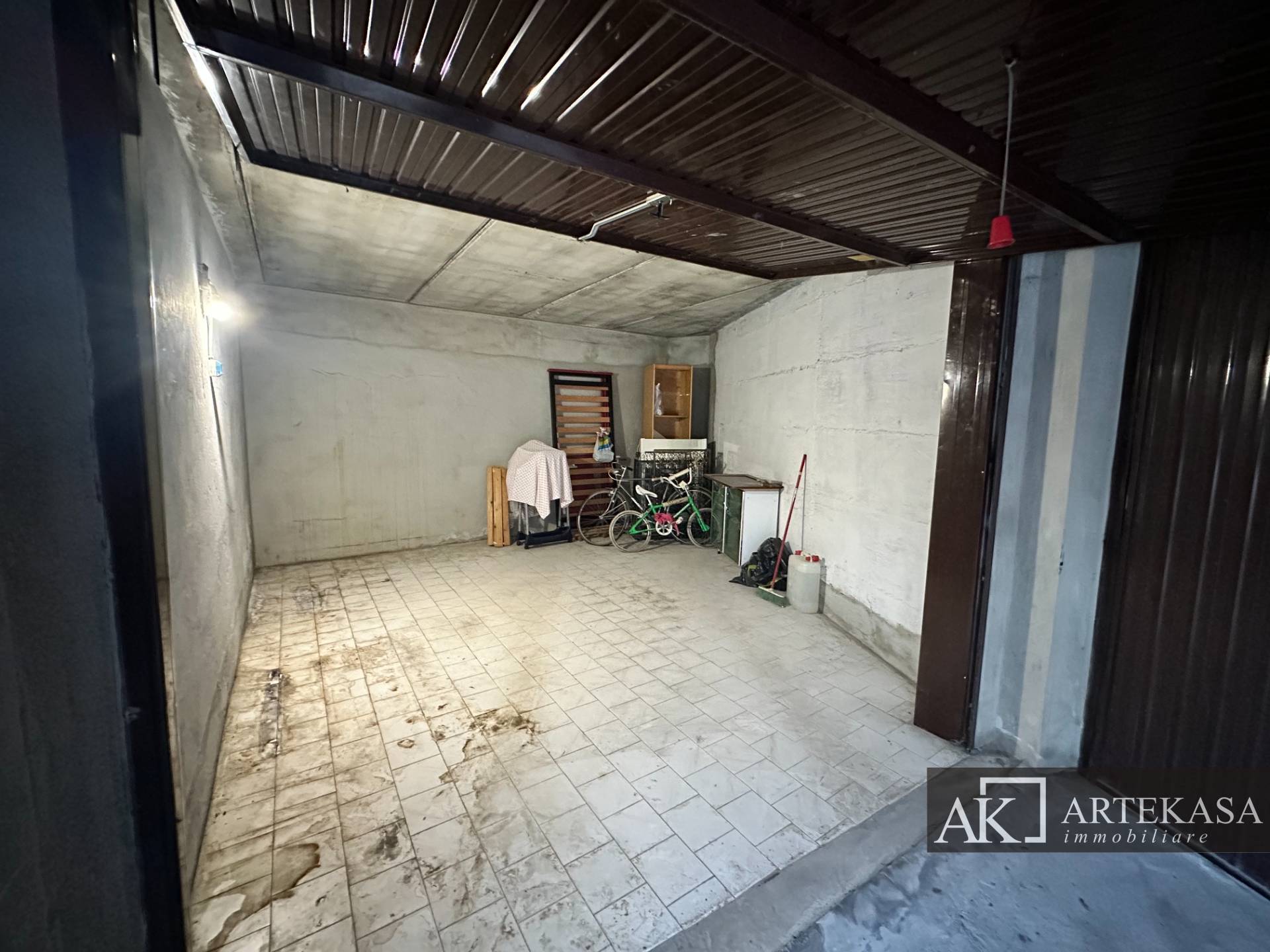 Box o garage in vendita a Novara