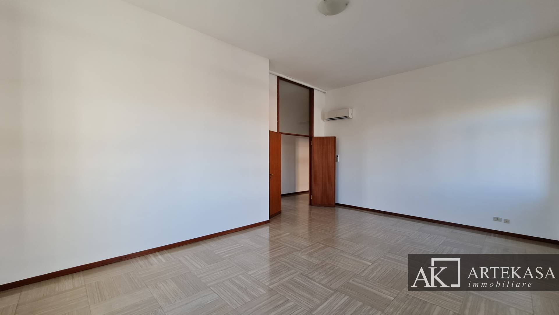 4 LOCALI in affitto a Novara, 1 - Centro