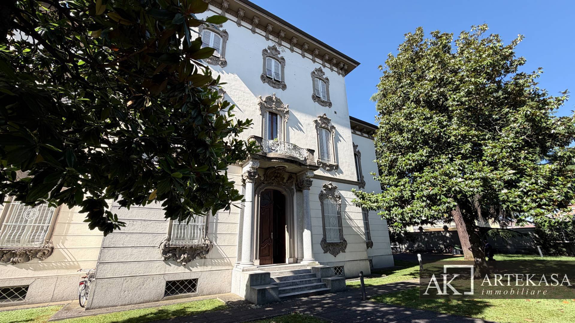 5 LOCALI in vendita a Vercelli