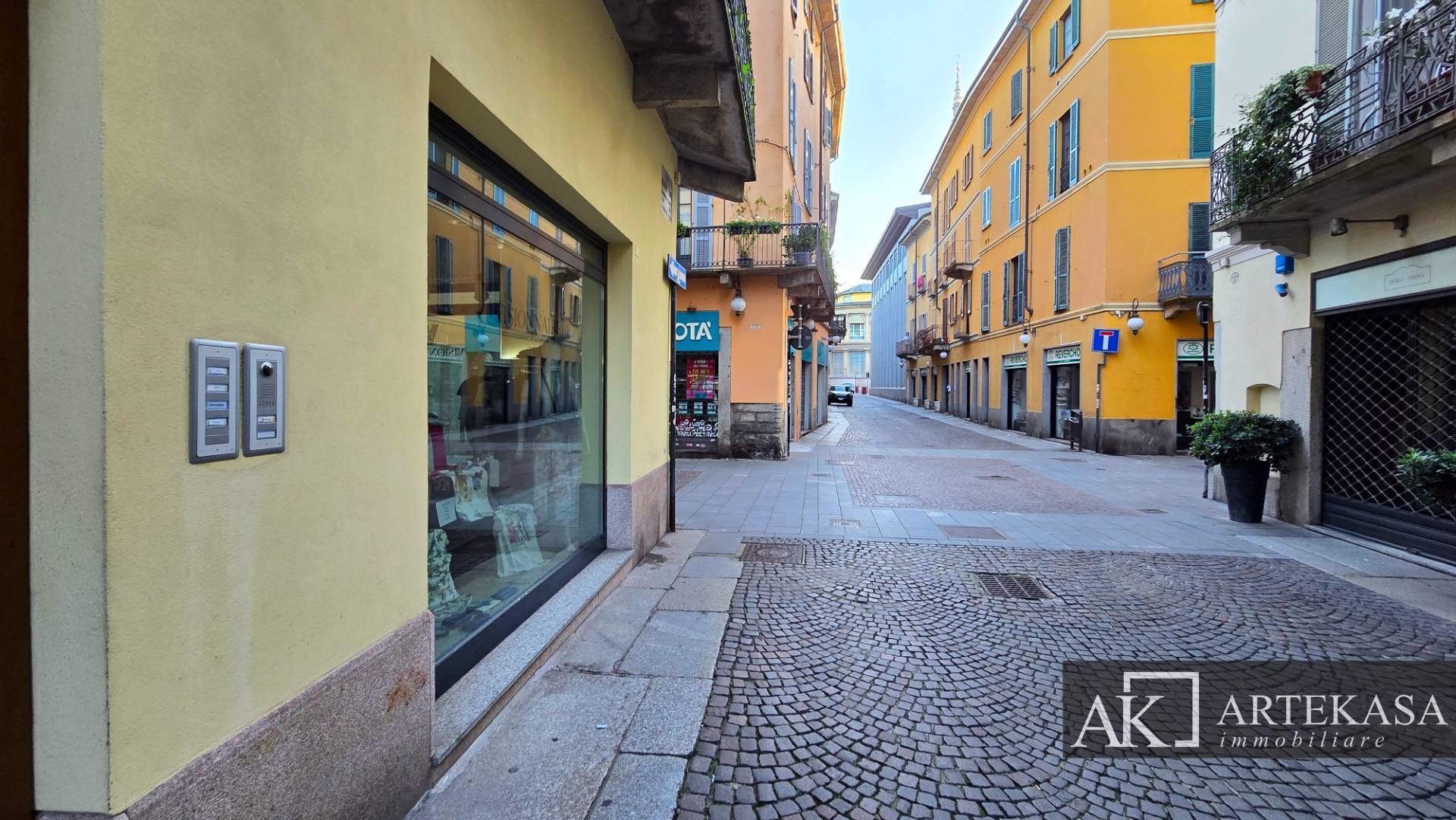 Negozio in affitto a Novara, 1 - Centro