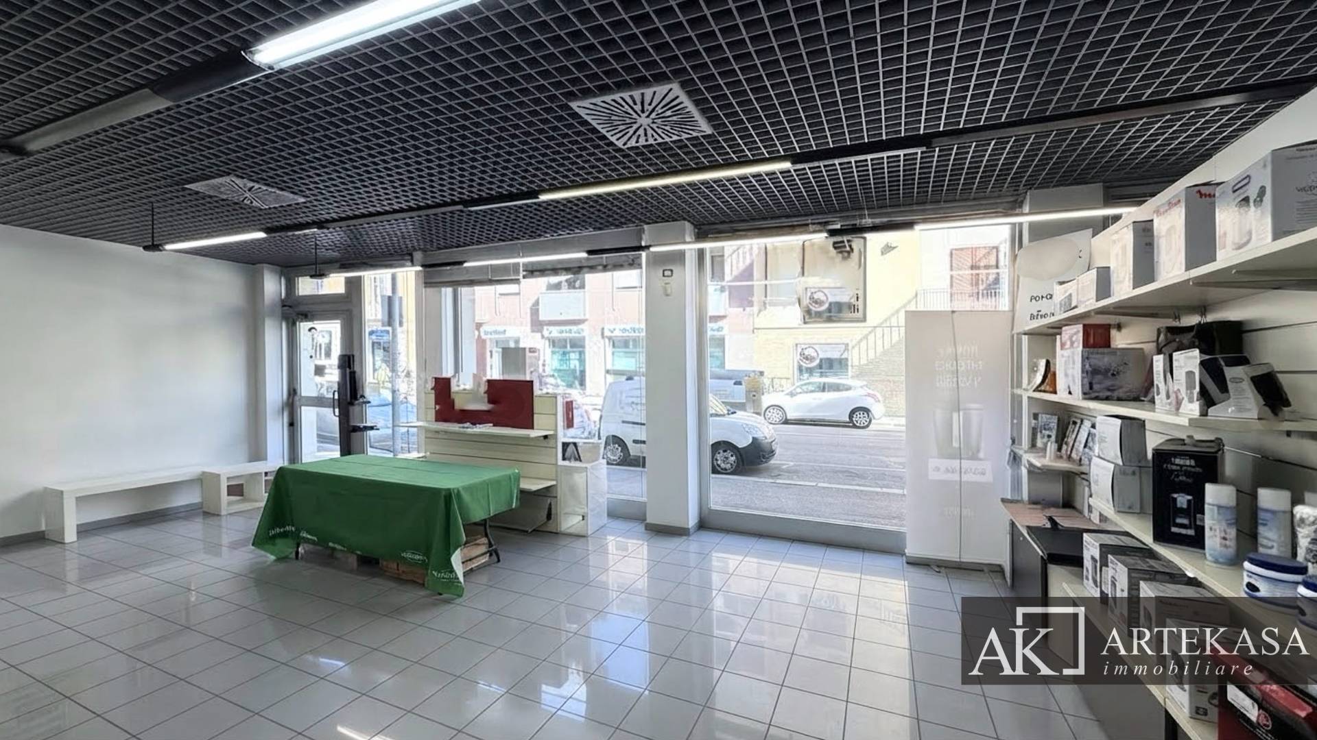 Negozio in vendita a Novara, 4 - San Martino