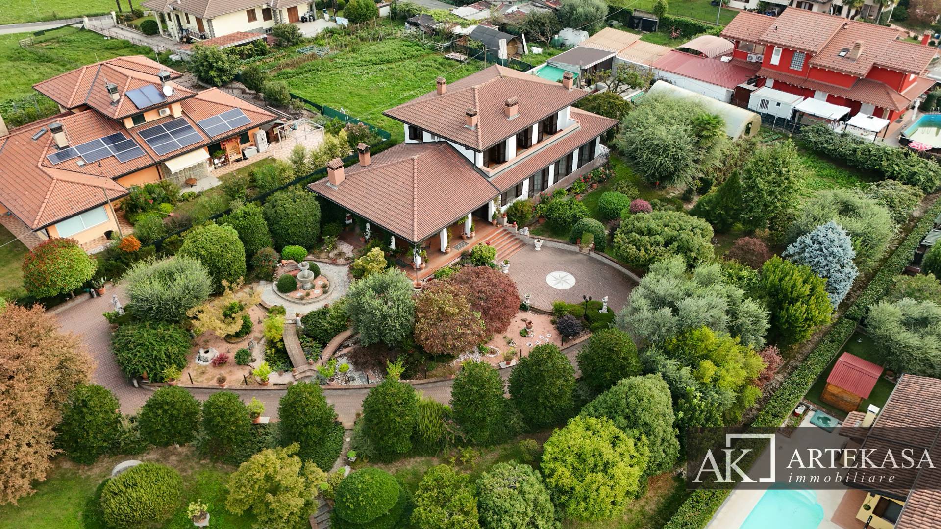 Villa in vendita a Pombia