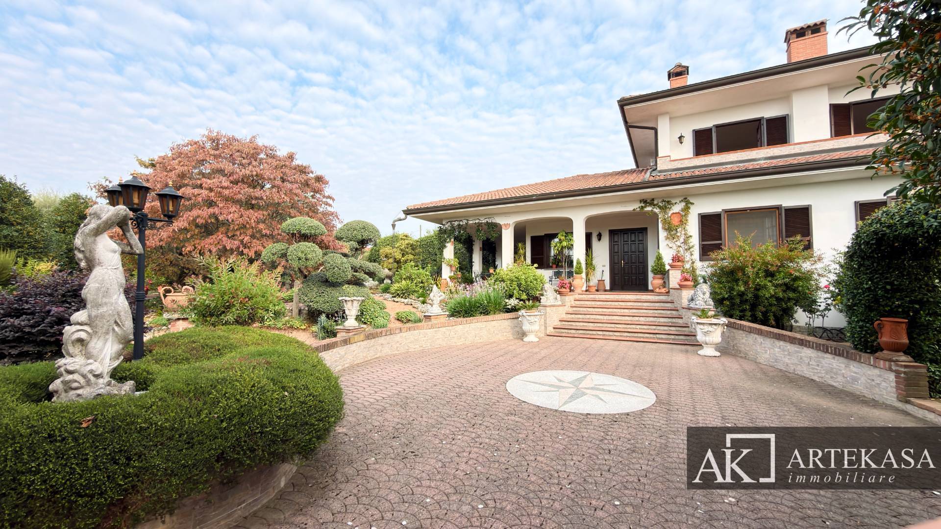 Villa in vendita a Pombia
