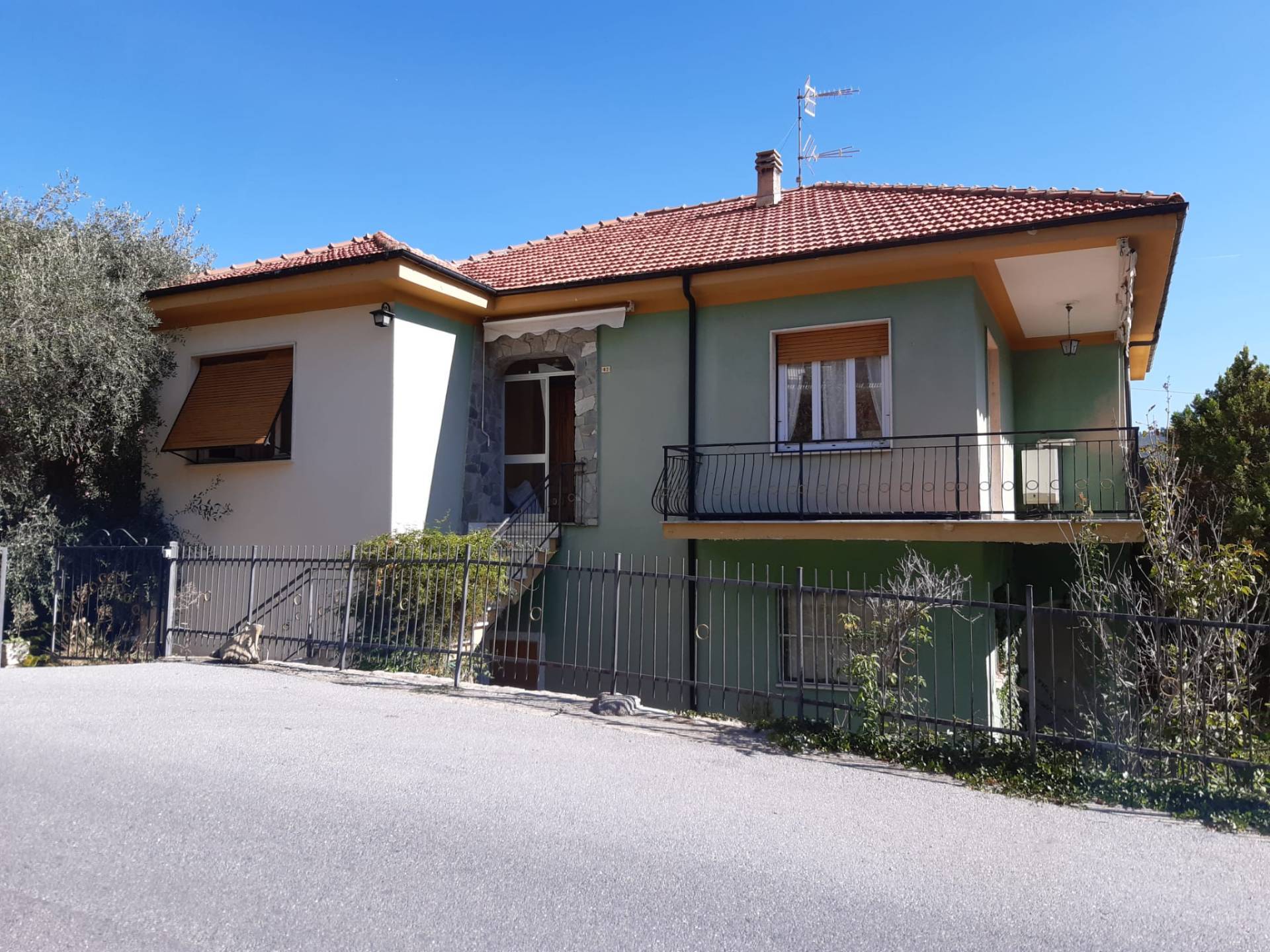Casa indipendente in vendita a Caravonica