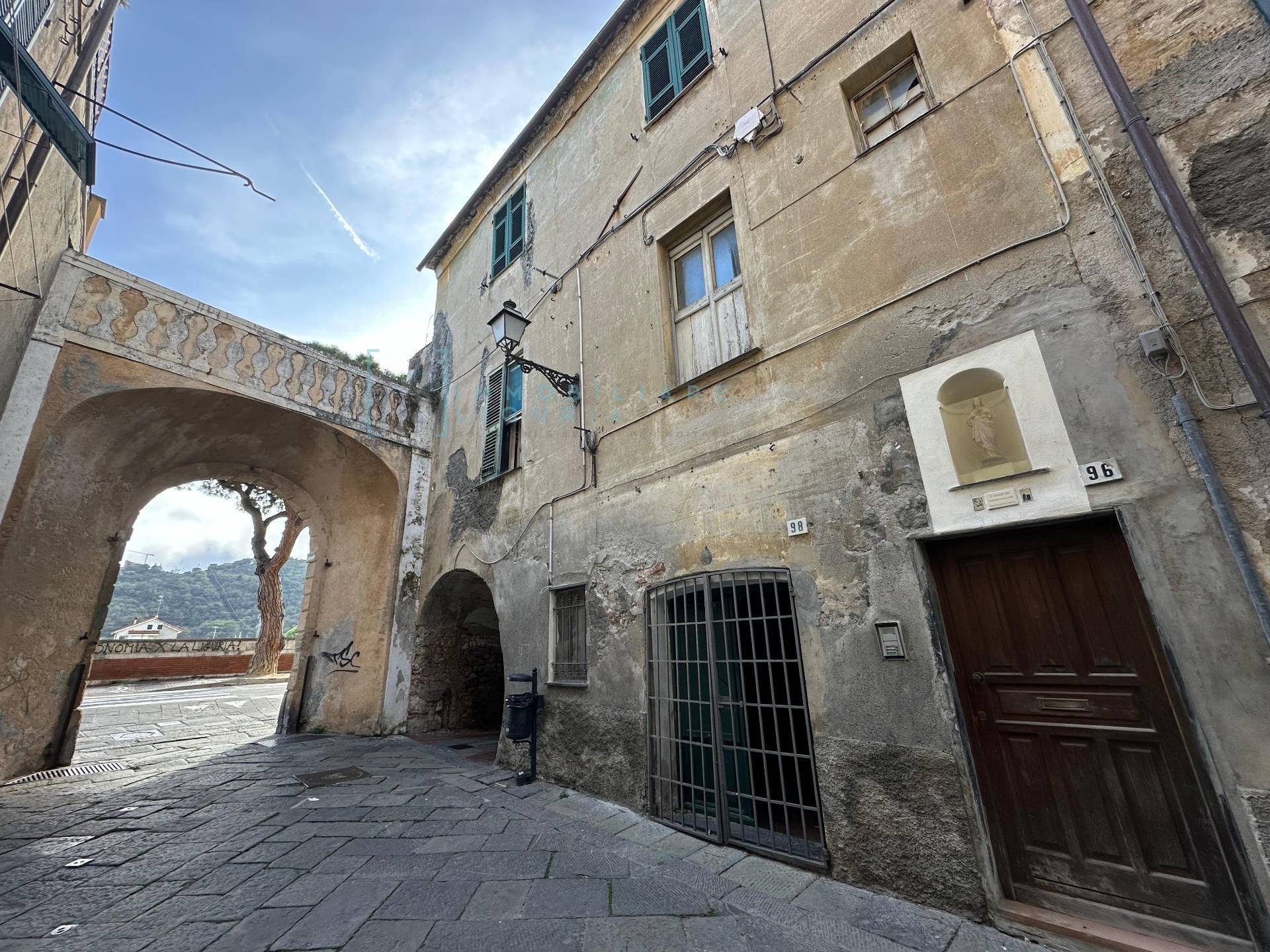 Bilocale da ristrutturare, Albenga centro storico