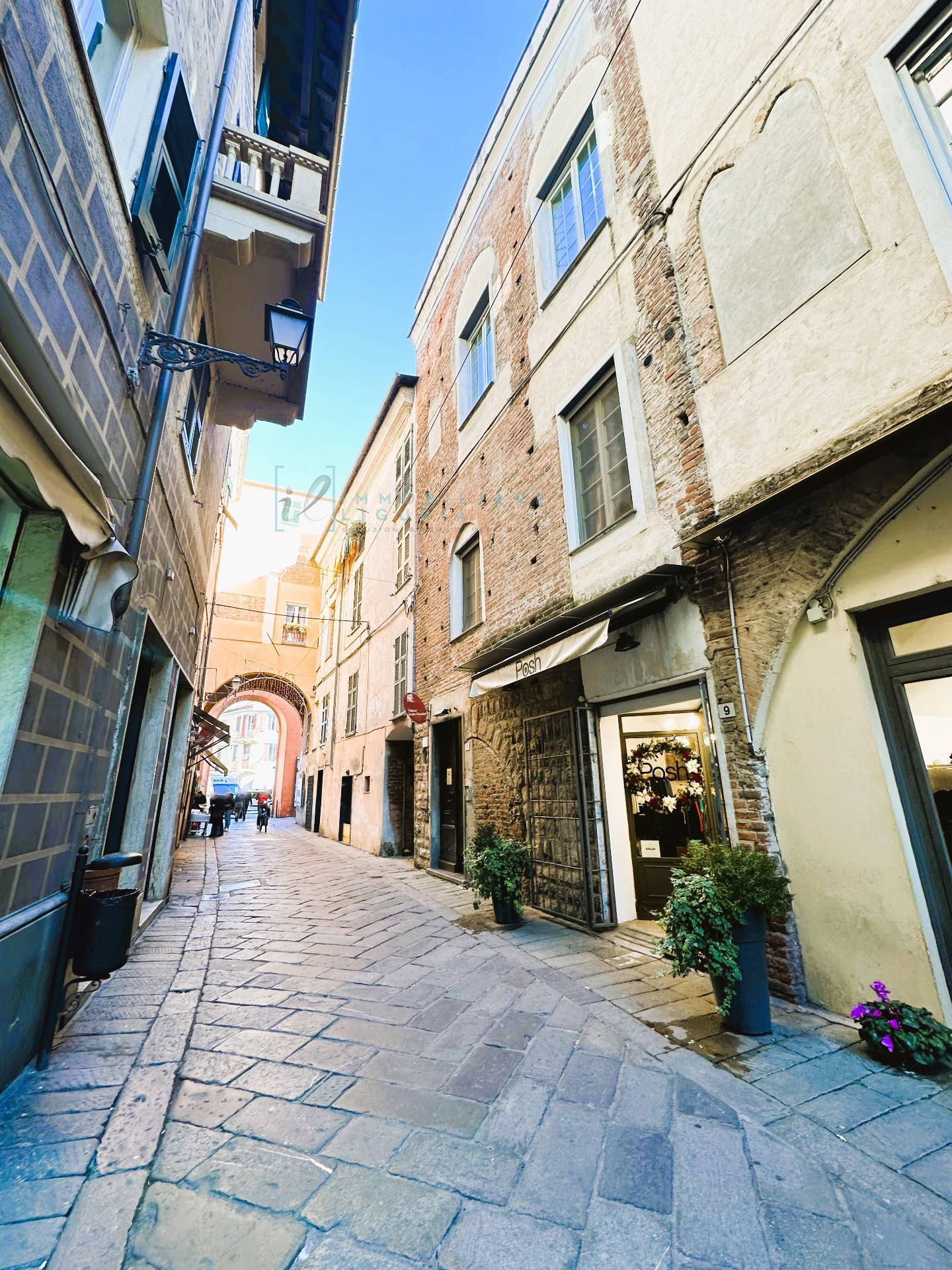 Trilocale in vendita, Albenga centro storico