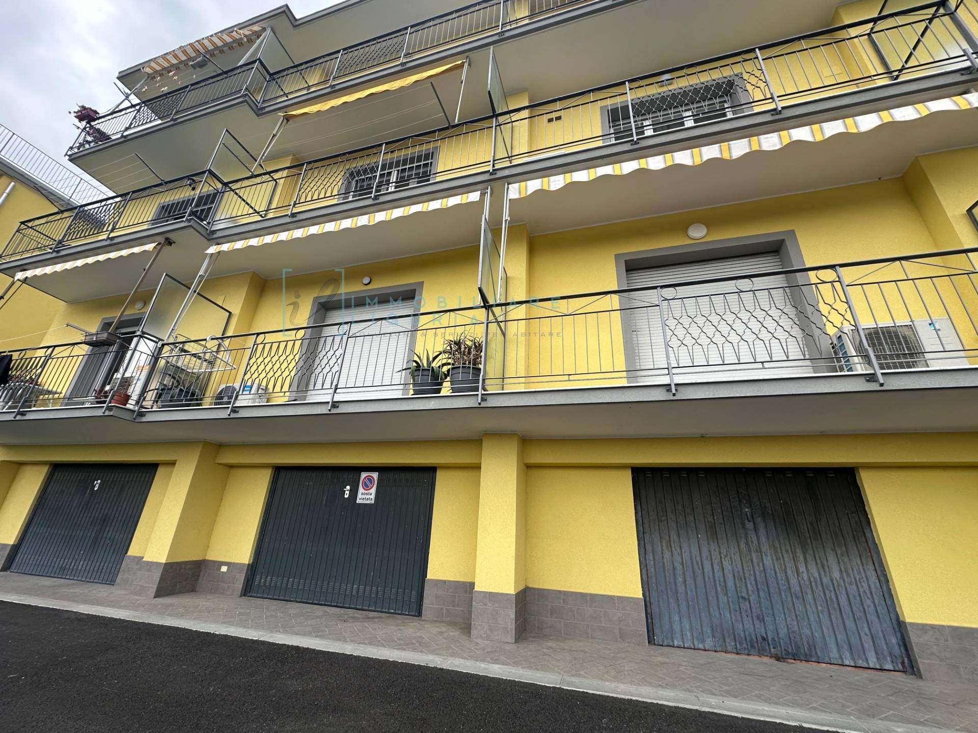 Box o garage in vendita a Ceriale