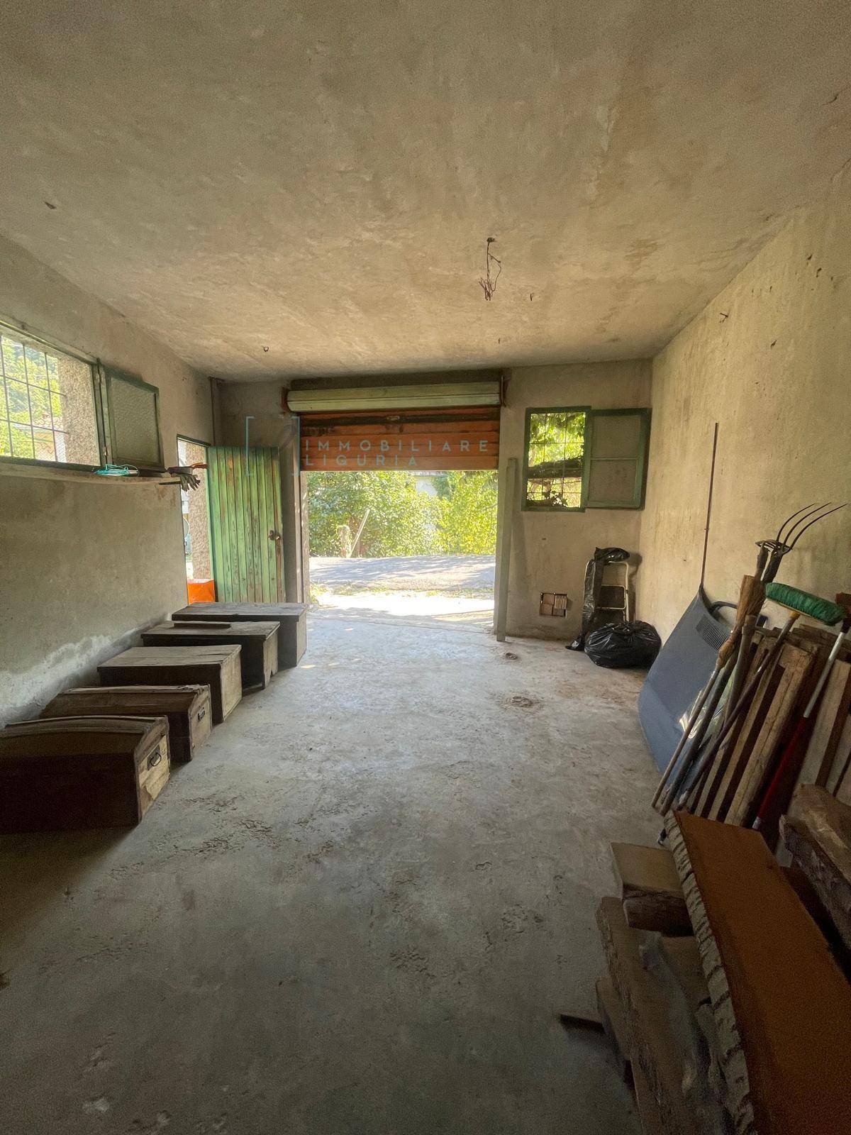 Locale commerciale in vendita a Borghetto d'Arroscia