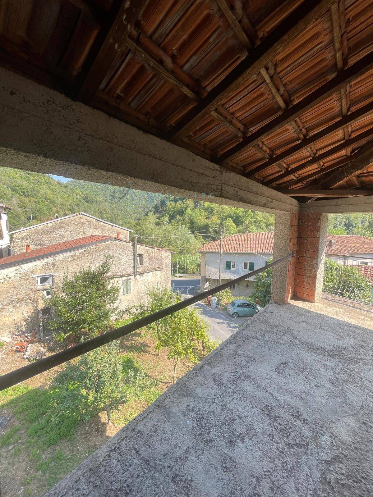 Locale commerciale in vendita a Borghetto d'Arroscia